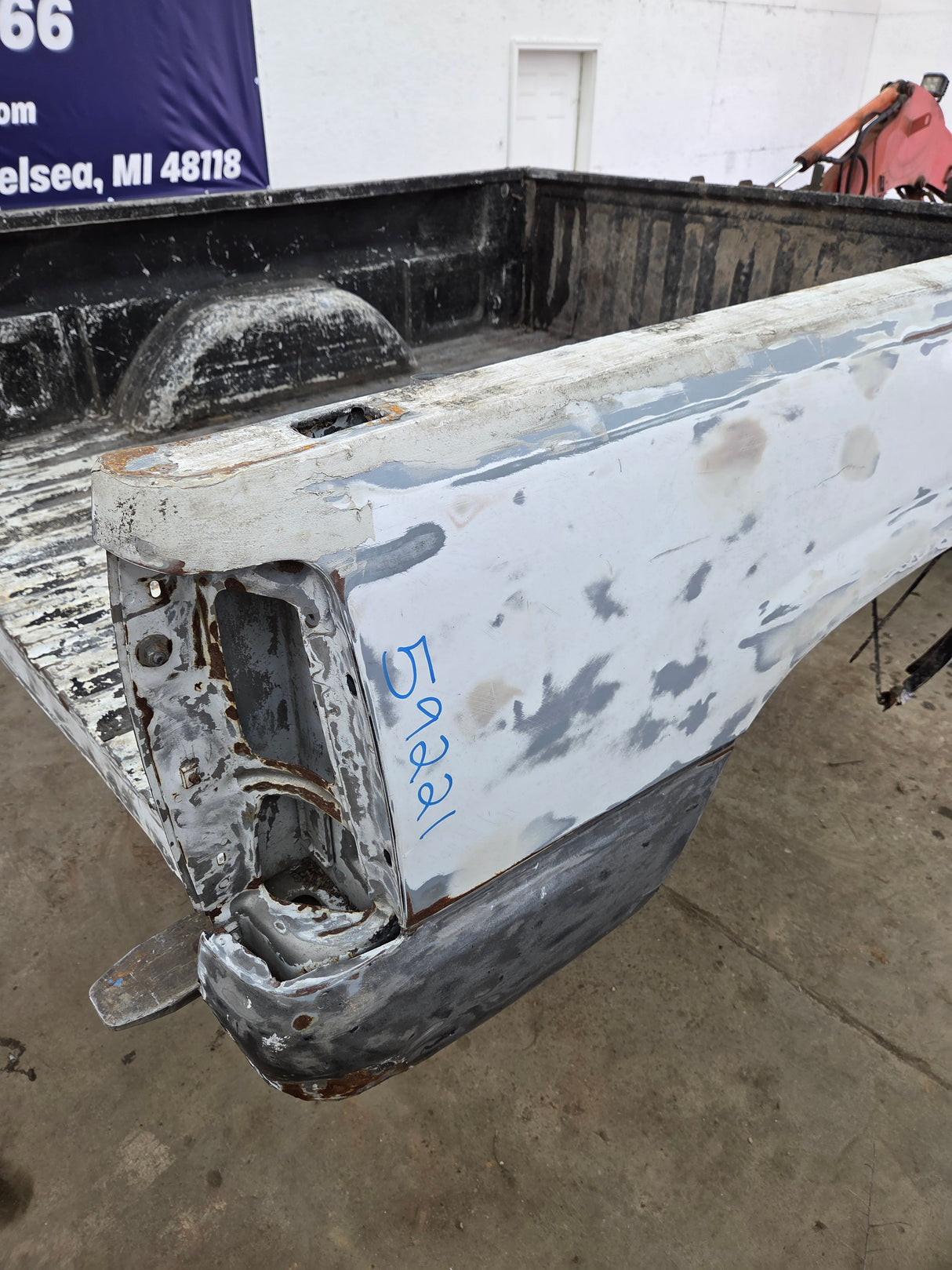 1999-2007 Chevrolet Silverado / GMC Sierra 1500 2500HD 3500HD 6' 6" Short Truck Bed