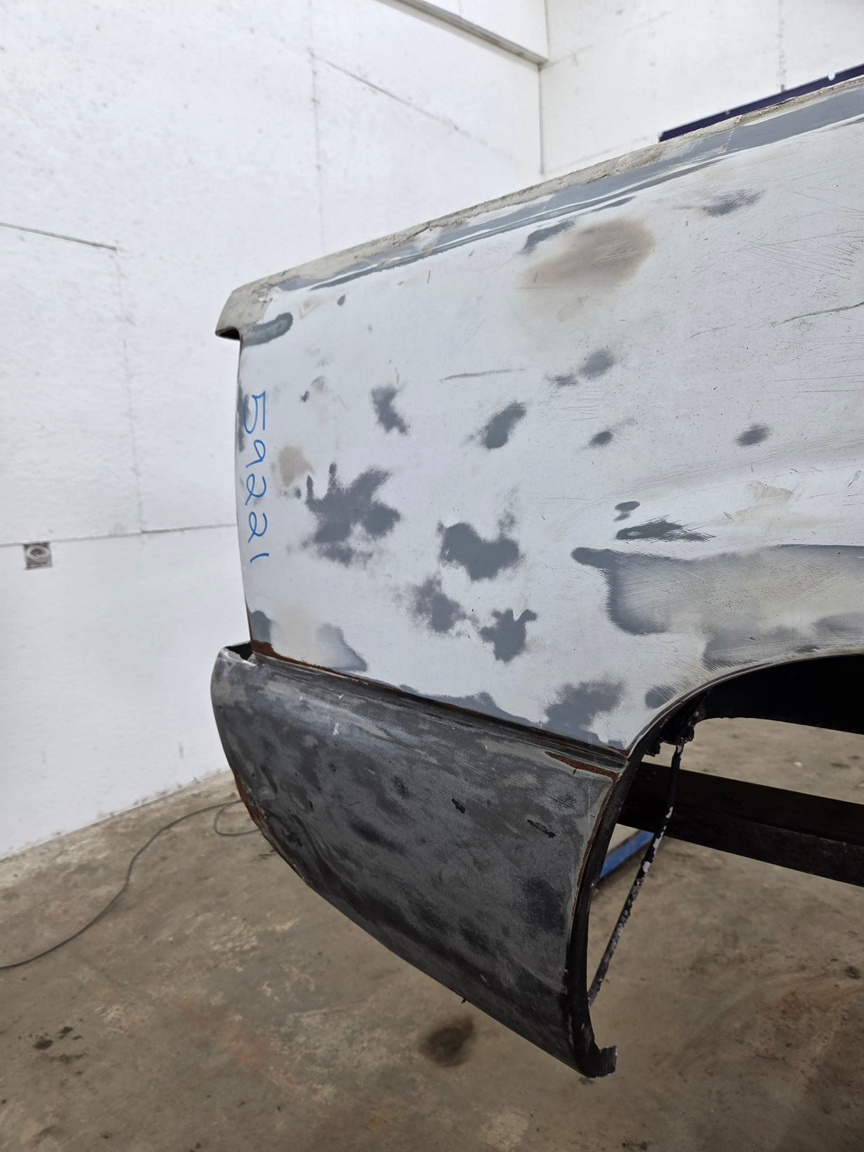 1999-2007 Chevrolet Silverado / GMC Sierra 1500 2500HD 3500HD 6' 6" Short Truck Bed