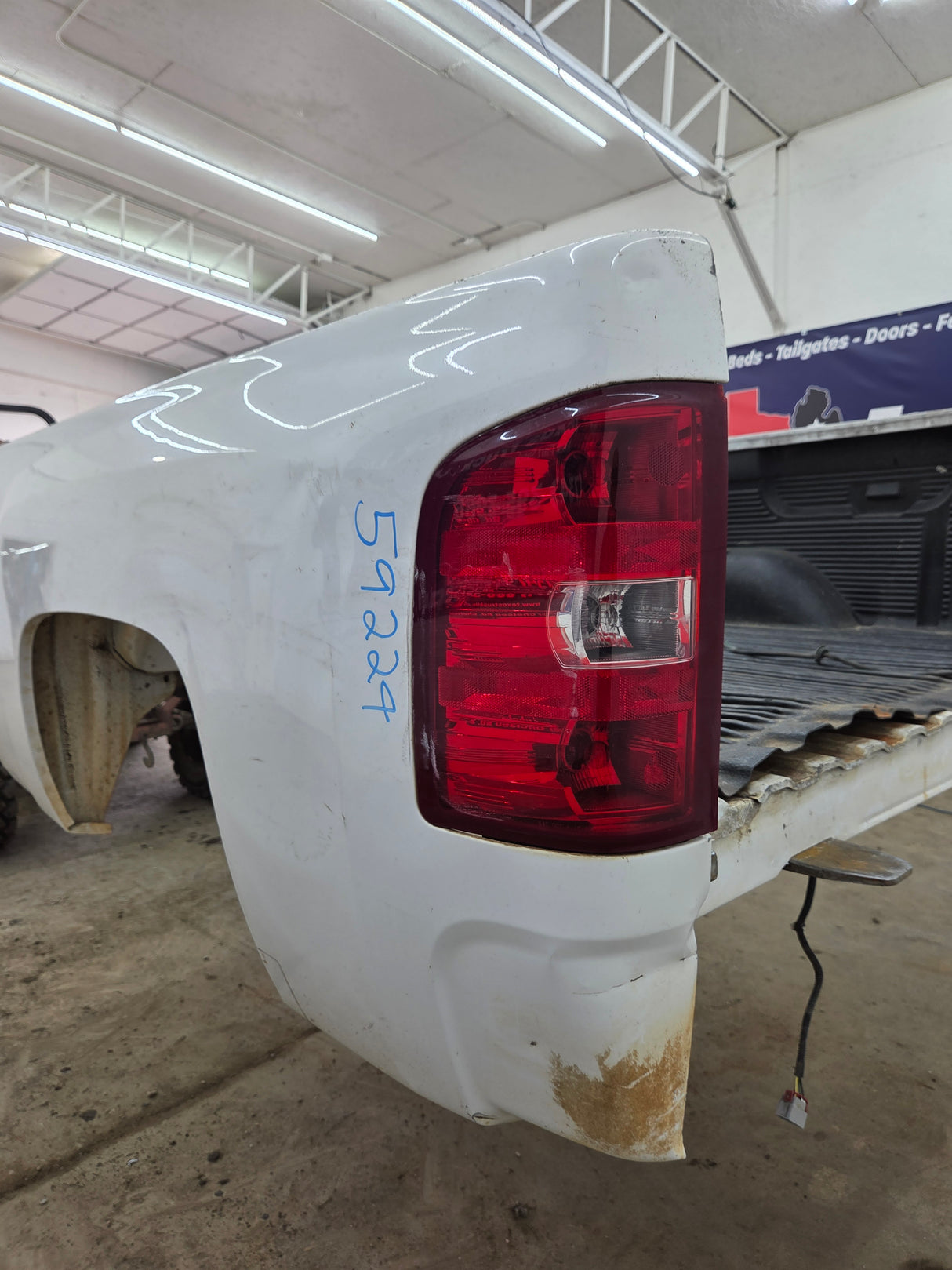 2007-2013 Chevrolet Silverado 1500 2500 3500 HD 6' 6" Short Truck