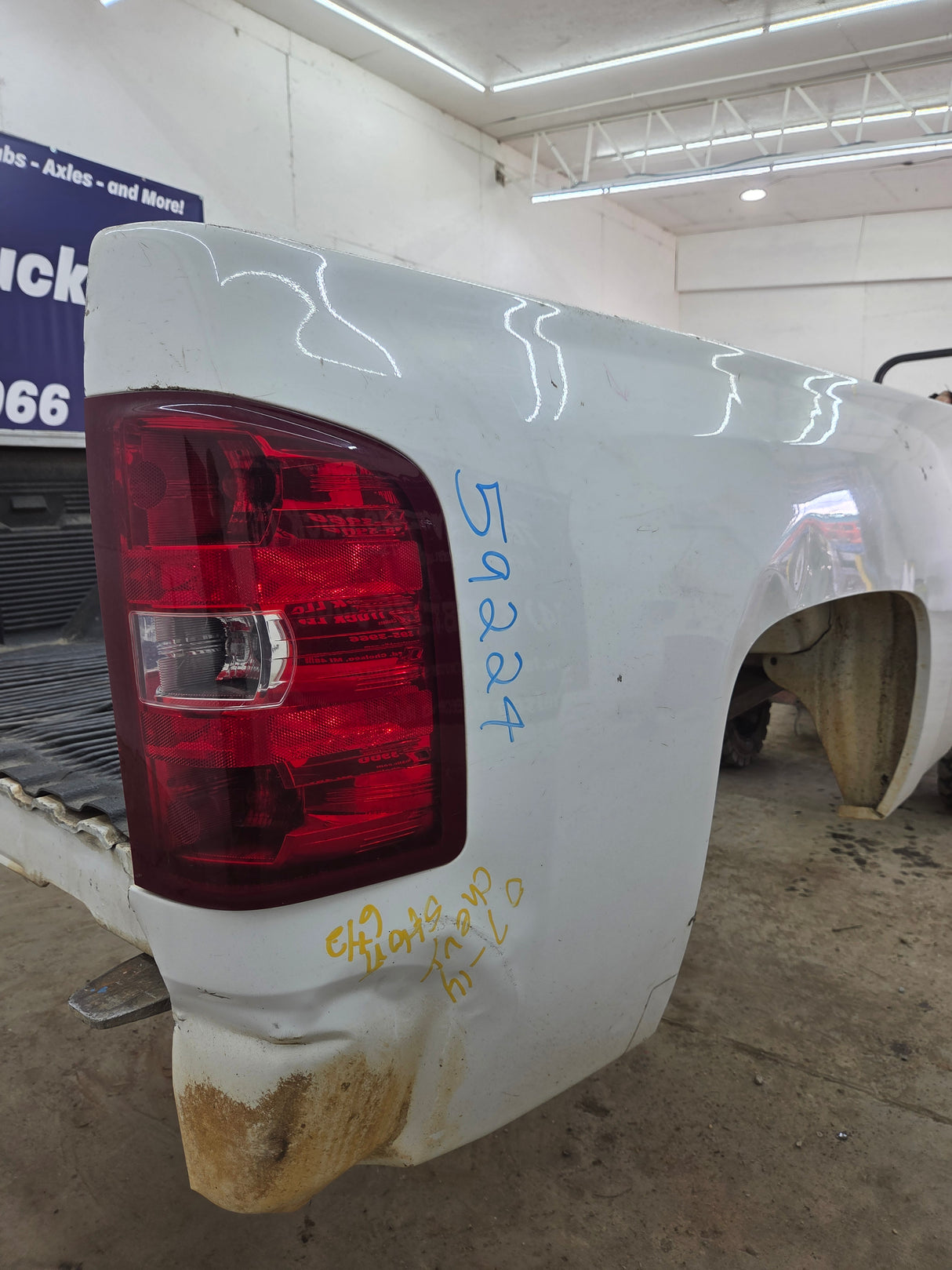 2007-2013 Chevrolet Silverado 1500 2500 3500 HD 6' 6" Short Truck