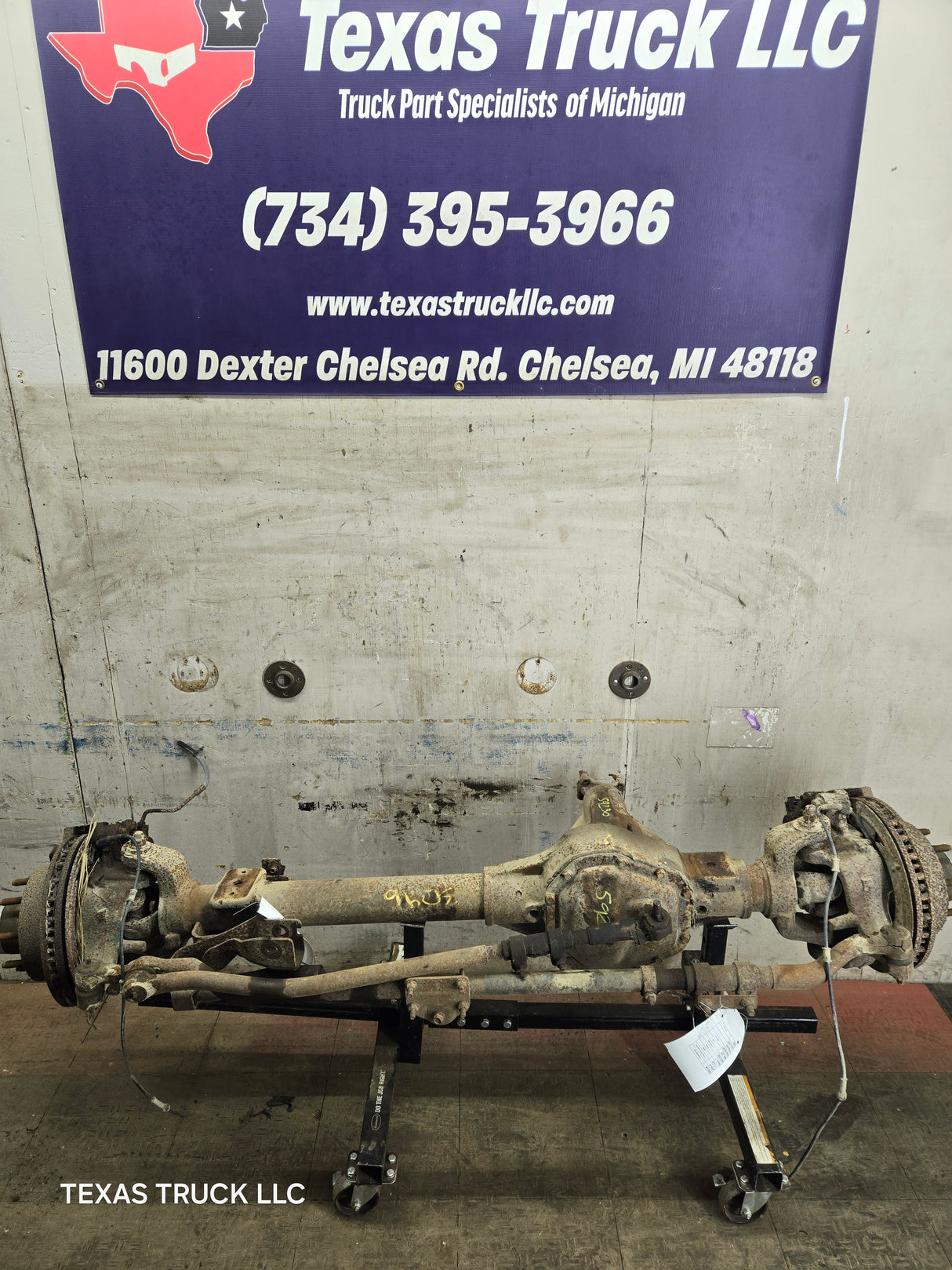1999-2004 Ford Super Duty F250 F350 SRW Front Axle 4.30 Gear Ratio