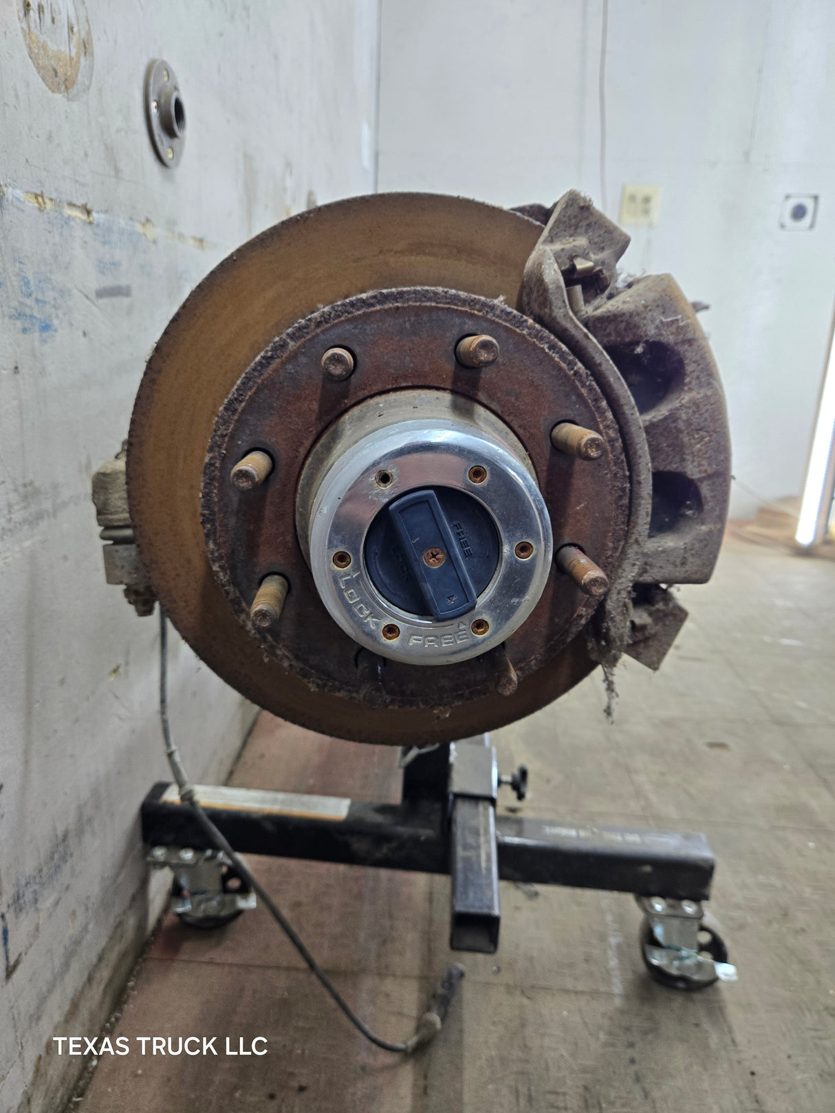 1999-2004 Ford Super Duty F250 F350 SRW Front Axle 4.30 Gear Ratio