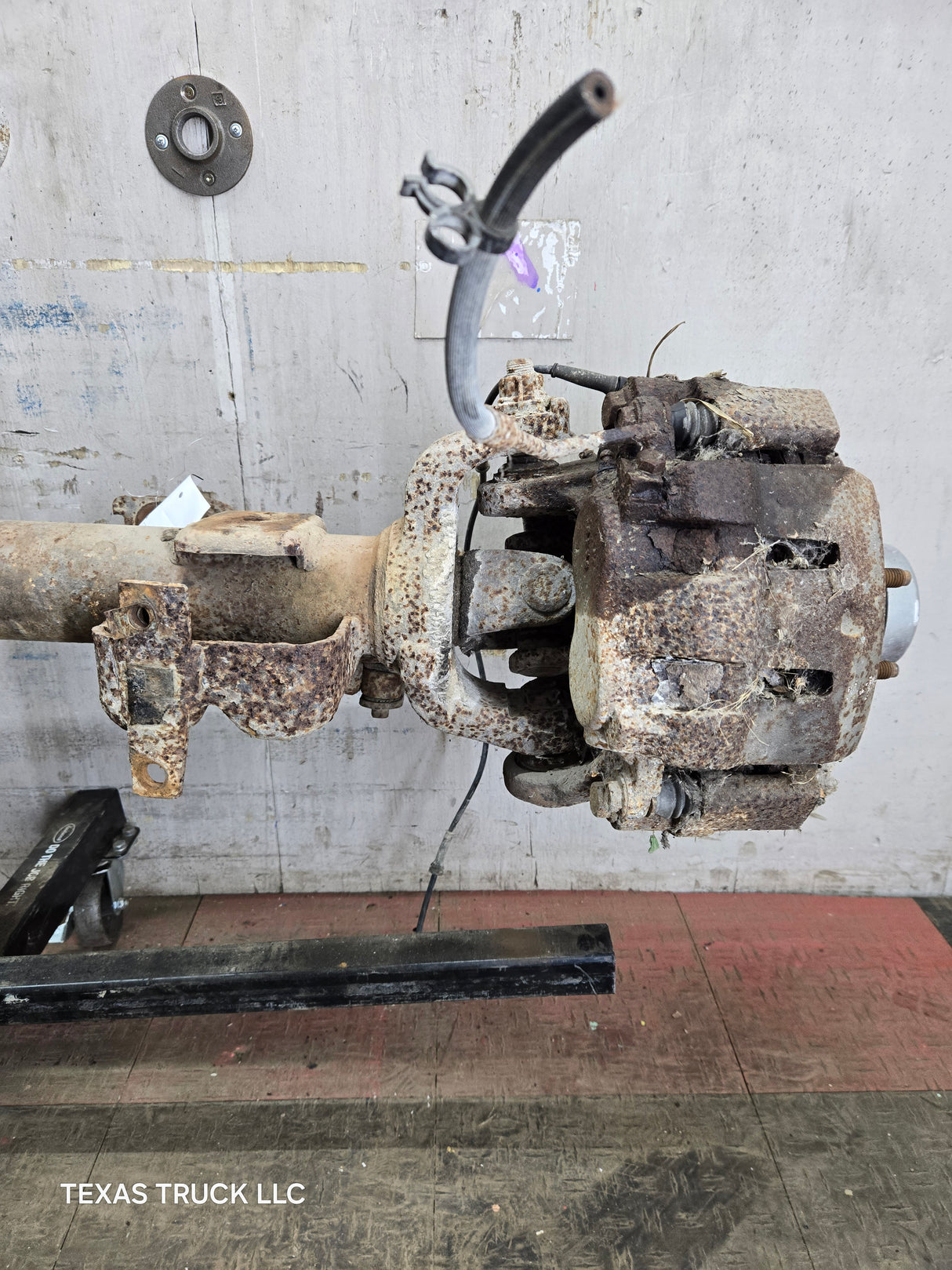 1999-2004 Ford Super Duty F250 F350 SRW Front Axle 4.30 Gear Ratio