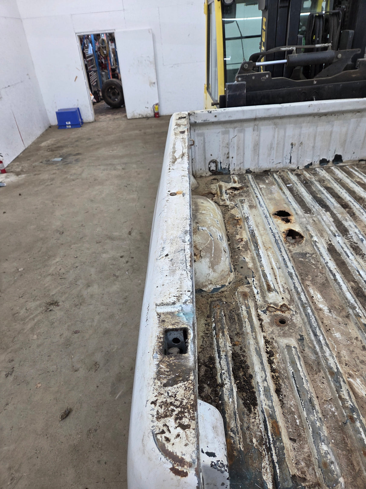 1999-2006 Toyota Tundra Short Bed 6' 5" Truck Bed