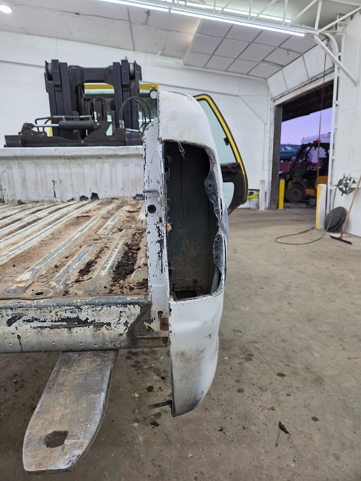 1999-2006 Toyota Tundra Short Bed 6' 5" Truck Bed