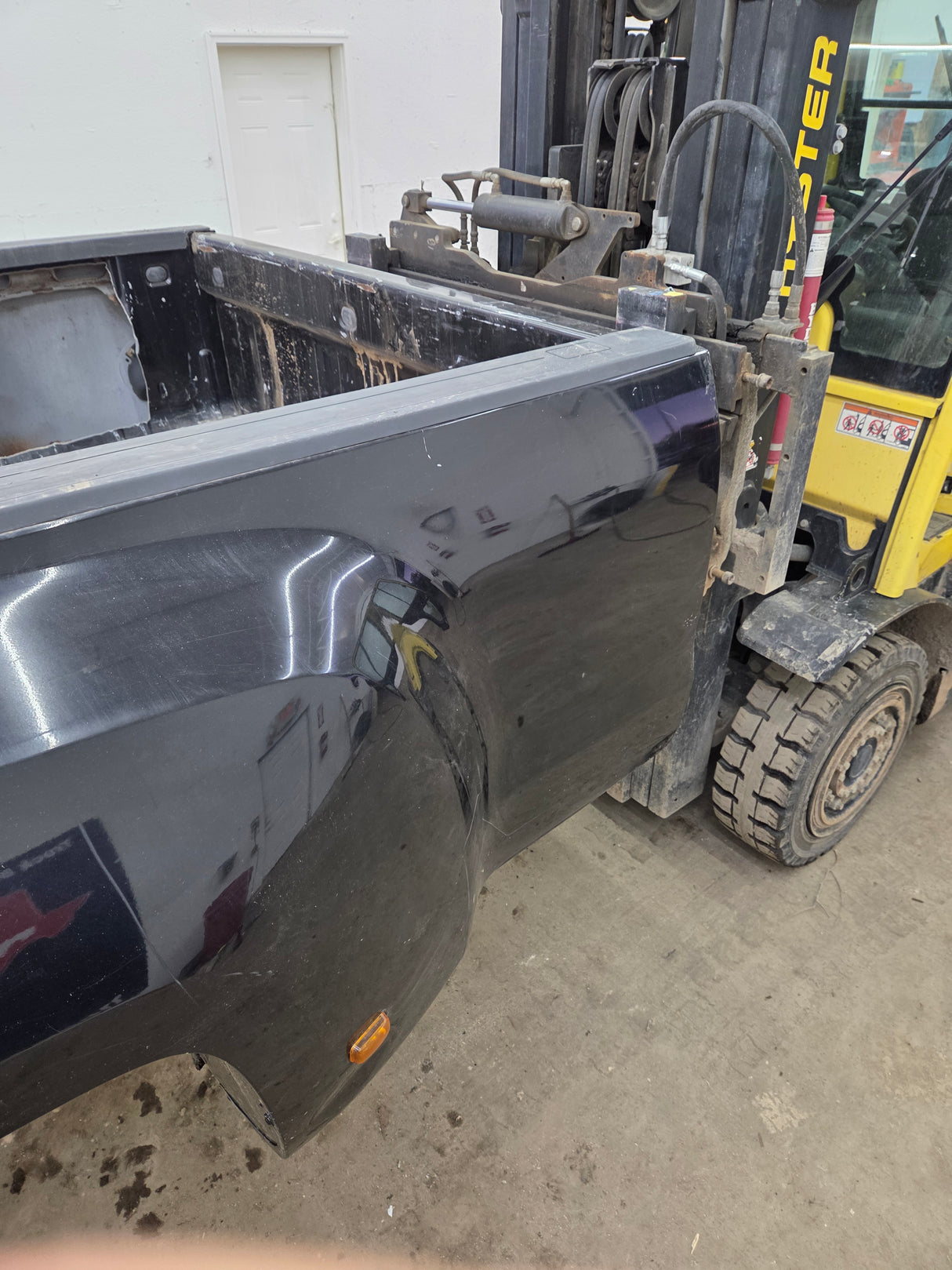 2014-2019 Chevrolet Silverado / GMC Sierra 3500 HD 8' Dually Truck Bed