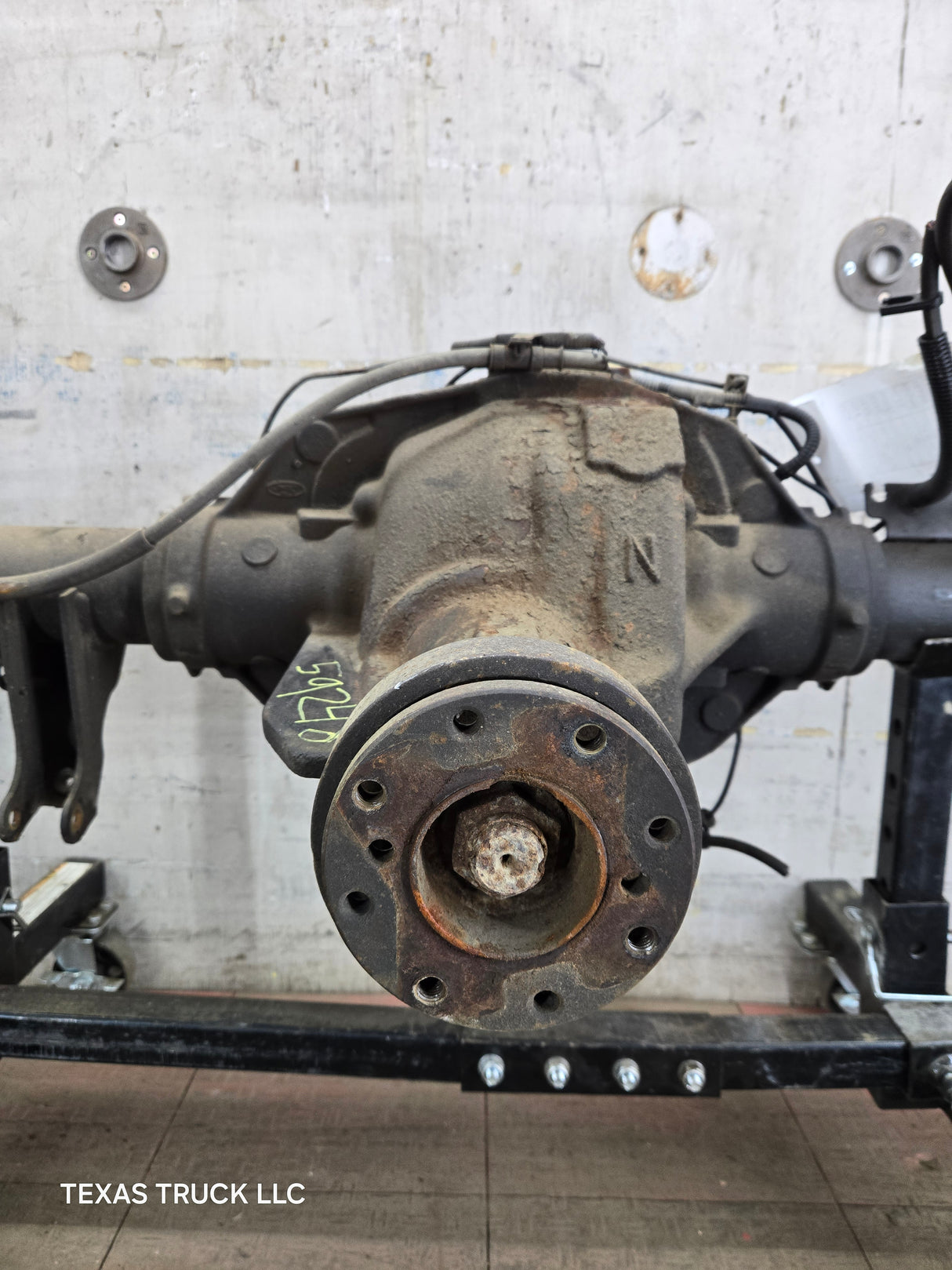 2011-2012 Ford Super Duty F250 F350 Rear Axle 3.73 Gear Ratio Electric Locking Rear End