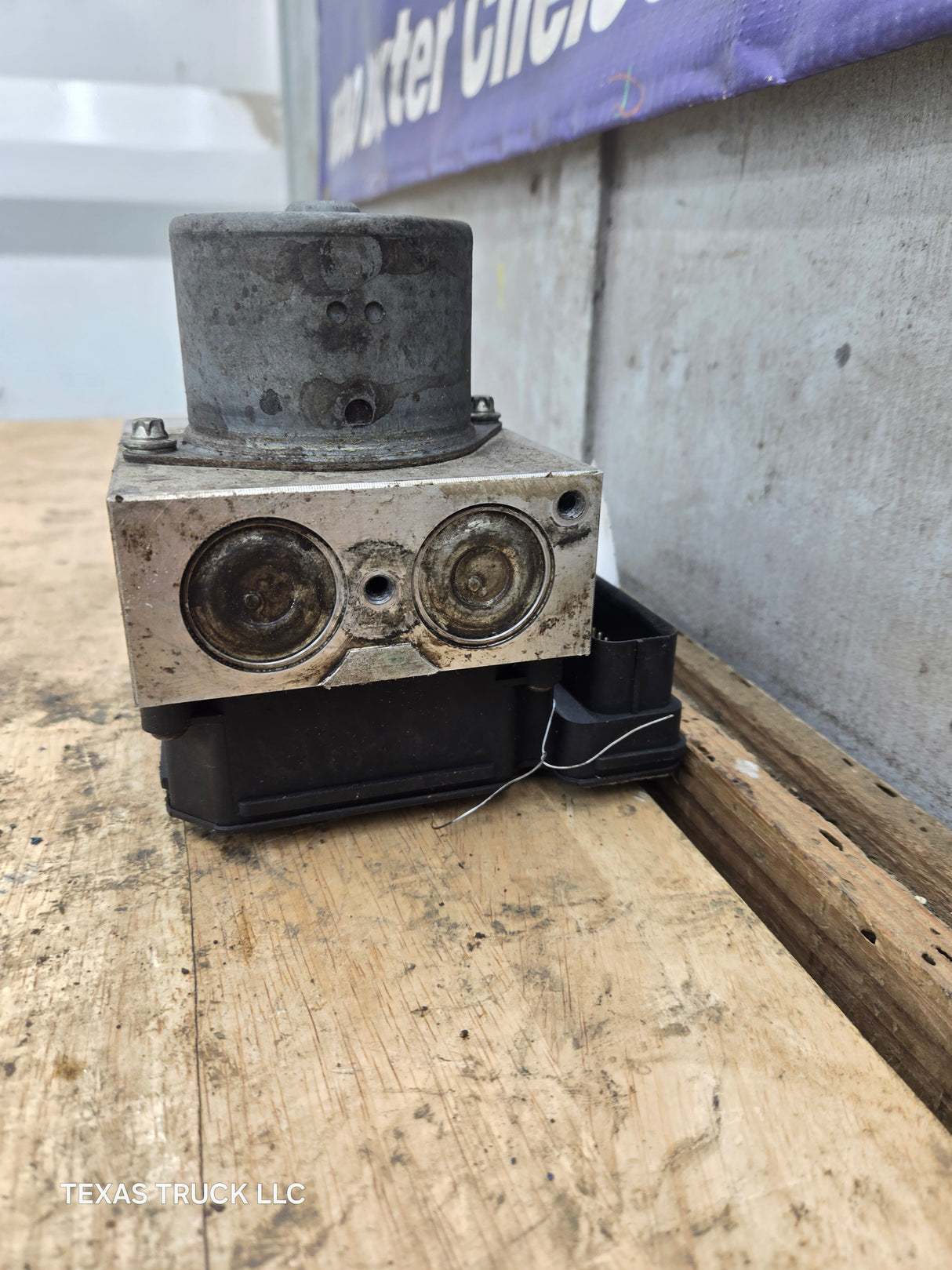 2016 Ford Super Duty F350 F450 F550 DC34-2C346-AD ABS Pump Module Control Assembly