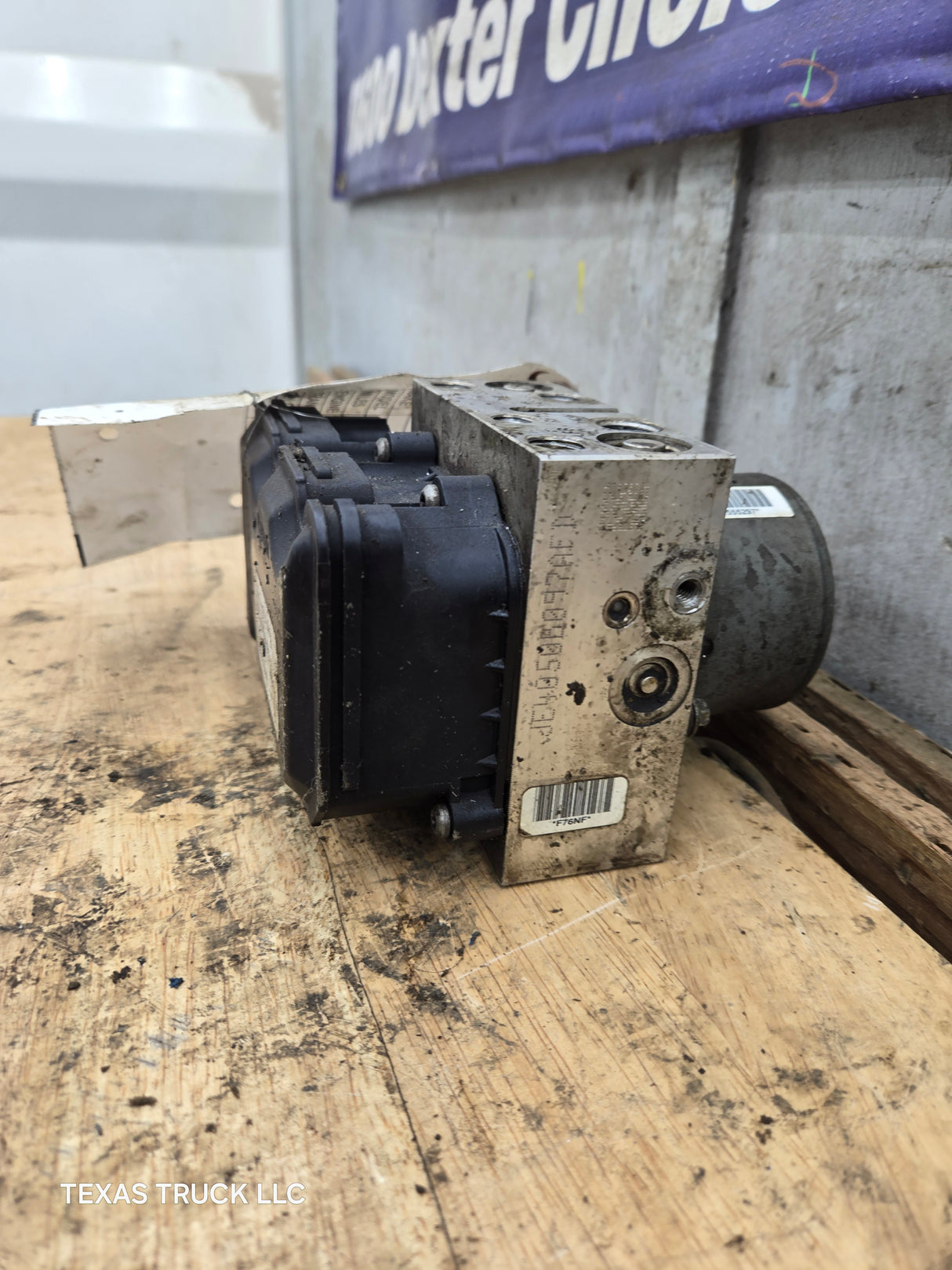 2016 Ford Super Duty F350 F450 F550 DC34-2C346-AD ABS Pump Module Control Assembly