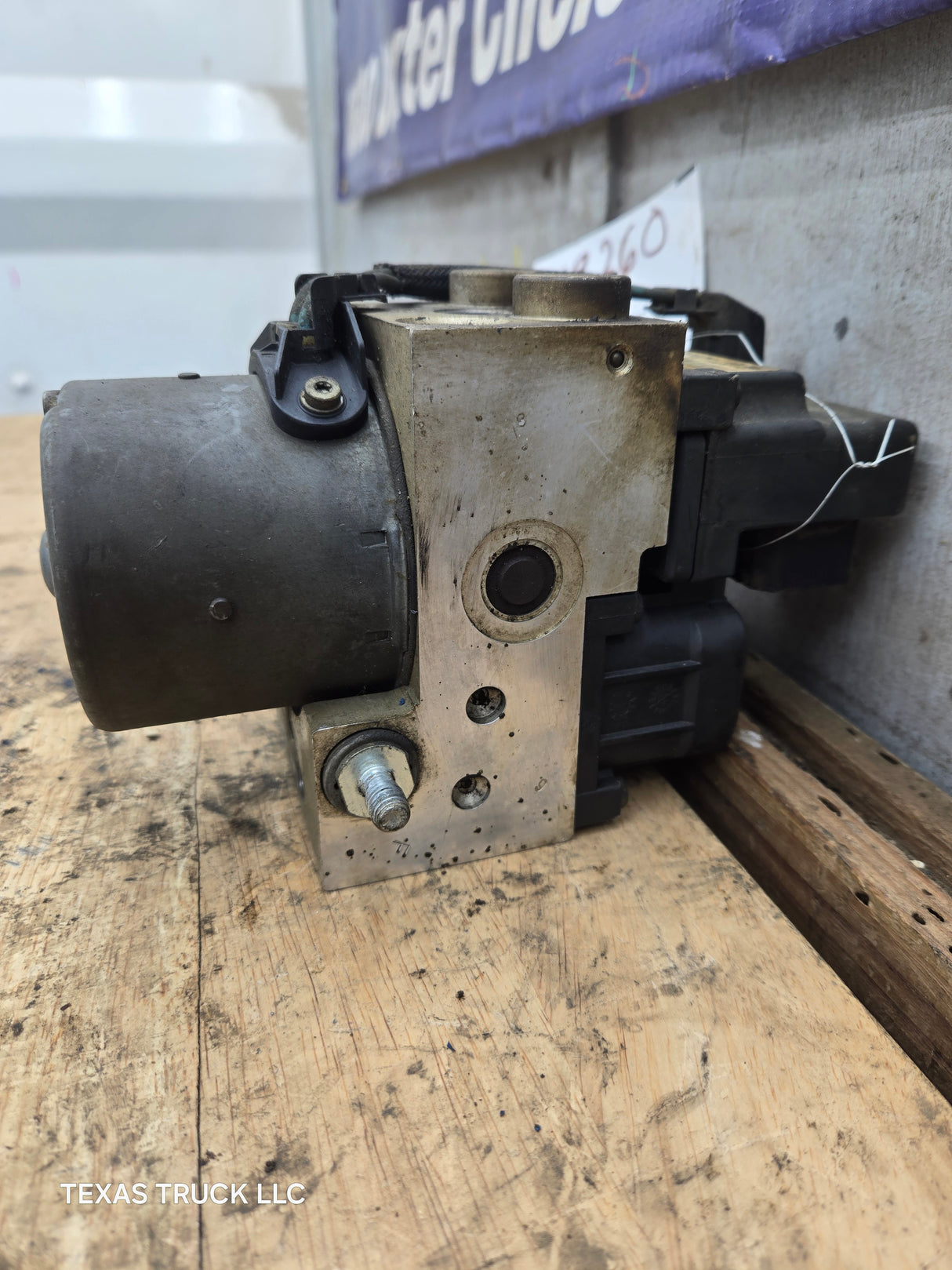 2005-2006 Ford F150 ABS Pump Module Control Assembly