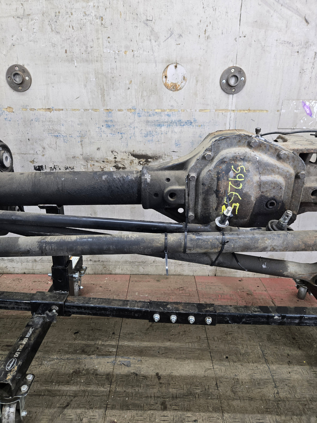 2005-2010 Ford Super Duty F350 DRW Dually FRONT Axle 3.73 Gear Ratio