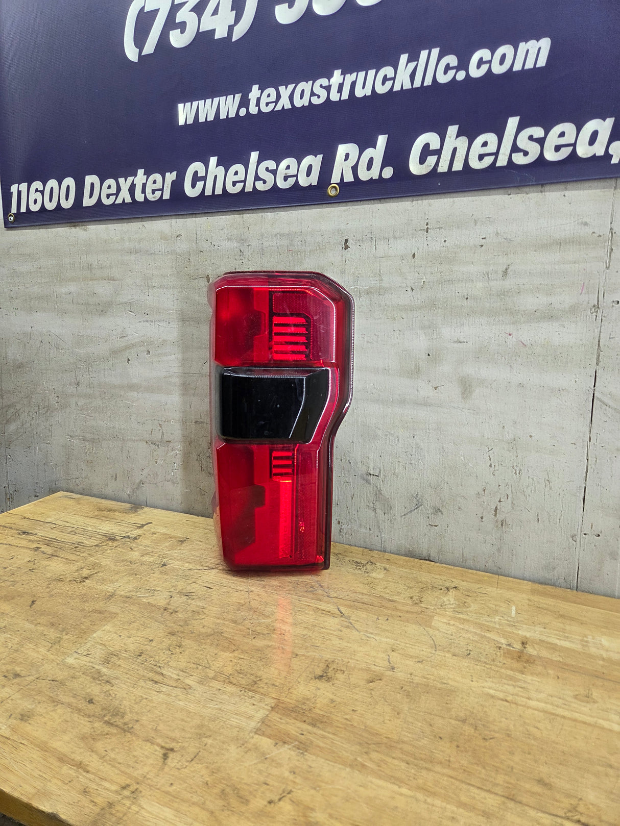 2023-2026 Ford Super Duty F250 F350 RH Incandescent Passenger Side Tail Light With Bliss PC3B-13B504-BJ