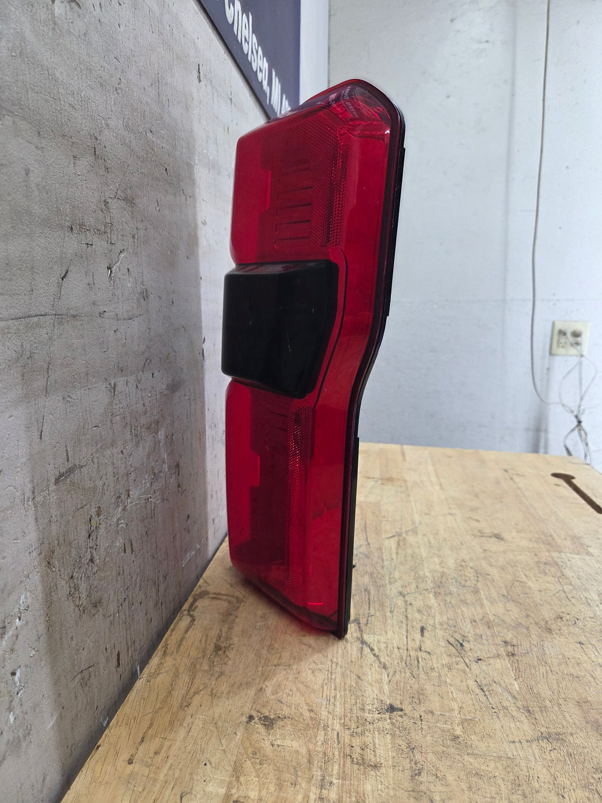 2023-2026 Ford Super Duty F250 F350 RH Incandescent Passenger Side Tail Light With Bliss PC3B-13B504-BJ