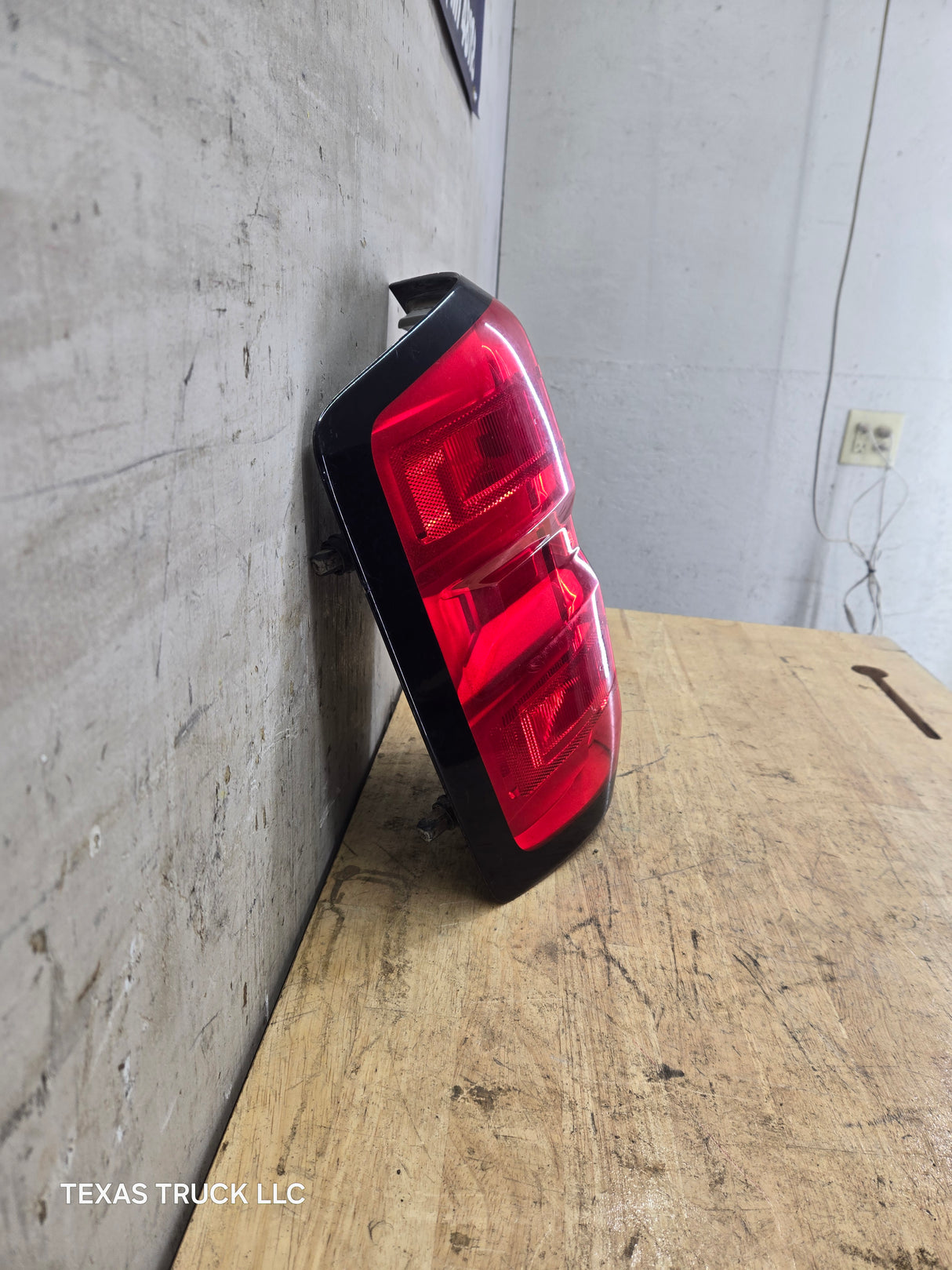 2014-2019 Chevrolet Silverado 1500 2500 3500 LH Driver Side Tail Light 23431875