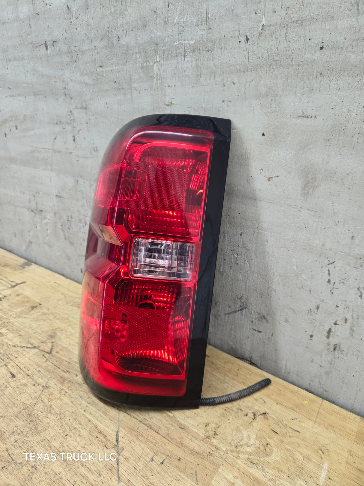 2014-2019 Chevrolet Silverado 1500 2500 3500 LH Driver Side Tail Light 23431875