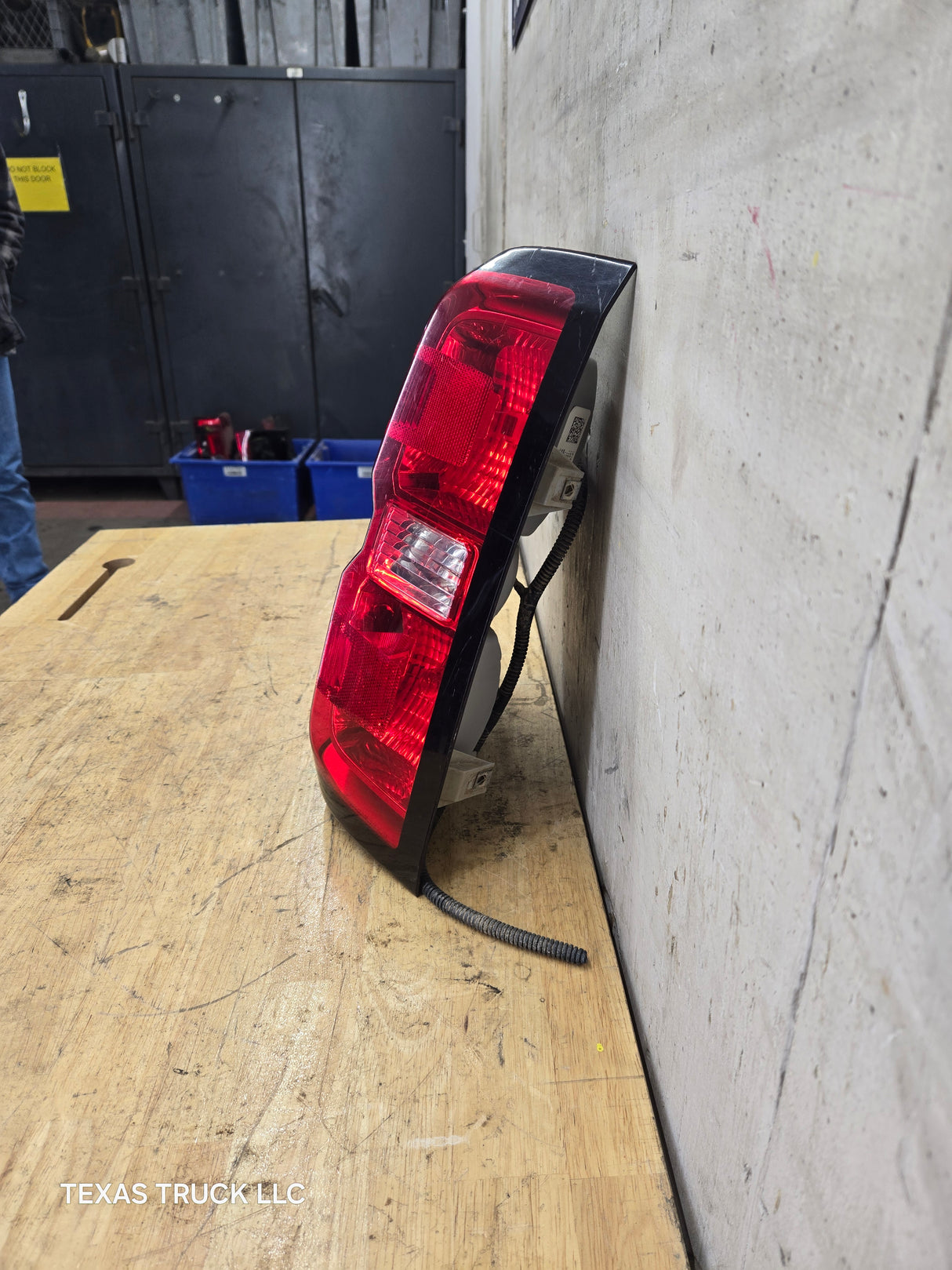 2014-2019 Chevrolet Silverado 1500 2500 3500 LH Driver Side Tail Light 23431875