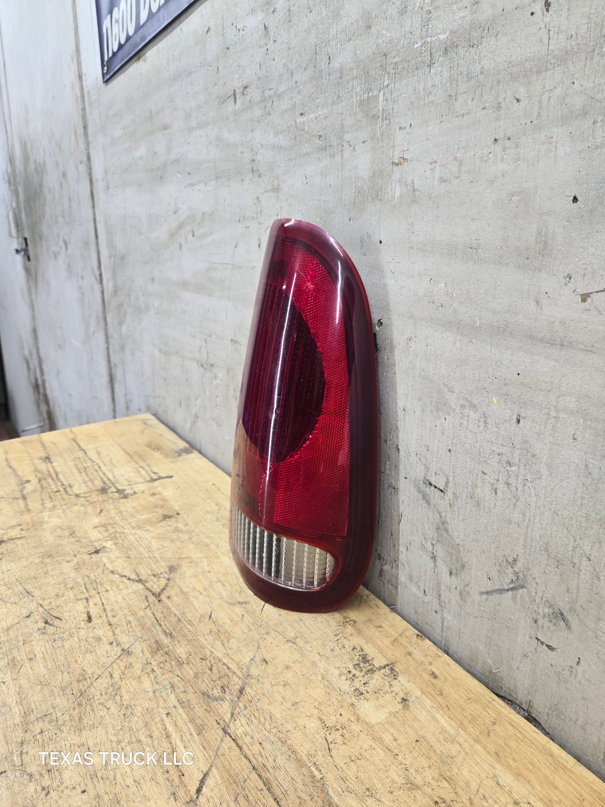 1999-2007 Ford Super Duty Passenger Side Tail Light F250 F350 F450 F550