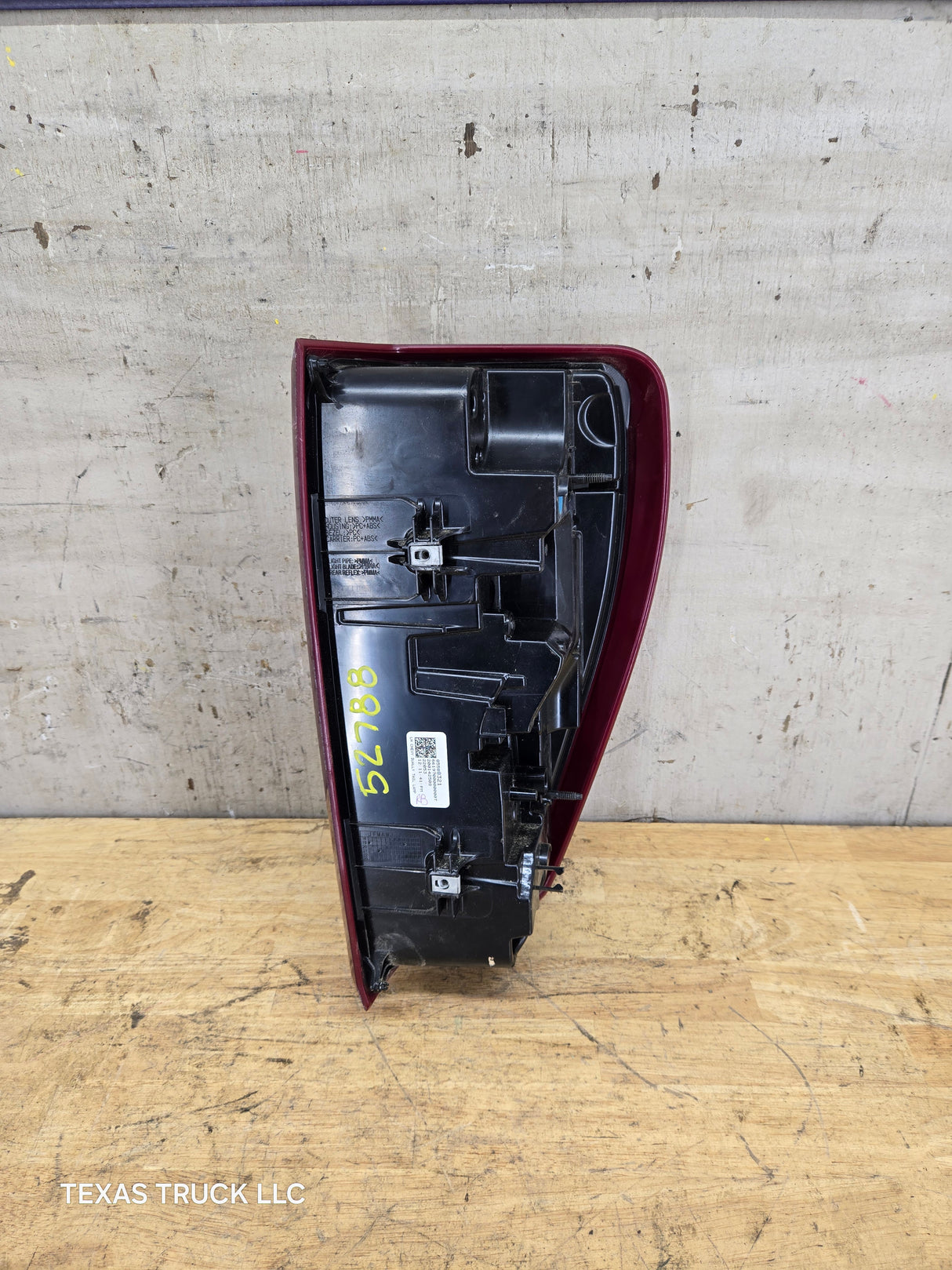 2020-2026 Chevy Silverado 3500HD Dually Driver Side Tail Light 85588321