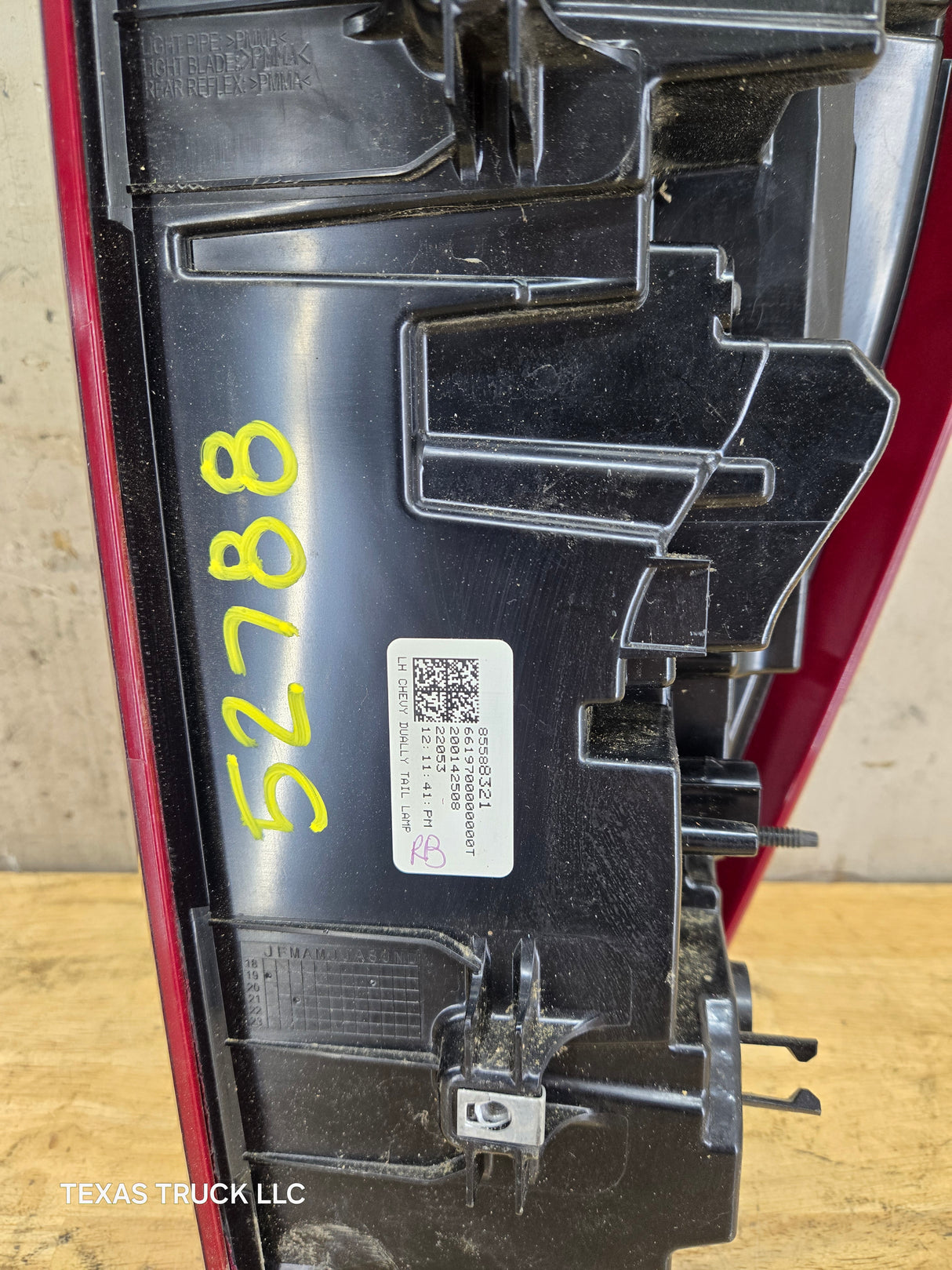 2020-2026 Chevy Silverado 3500HD Dually Driver Side Tail Light 85588321