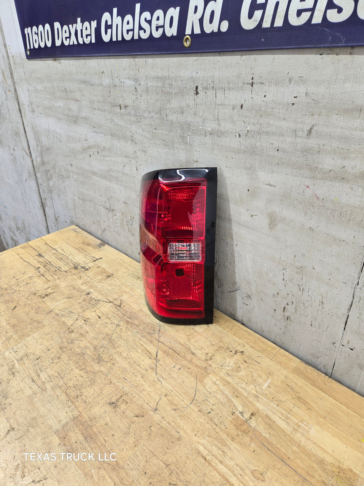 2014-2019 Chevy Silverado Driver Side Halogen Tail Light 84288722