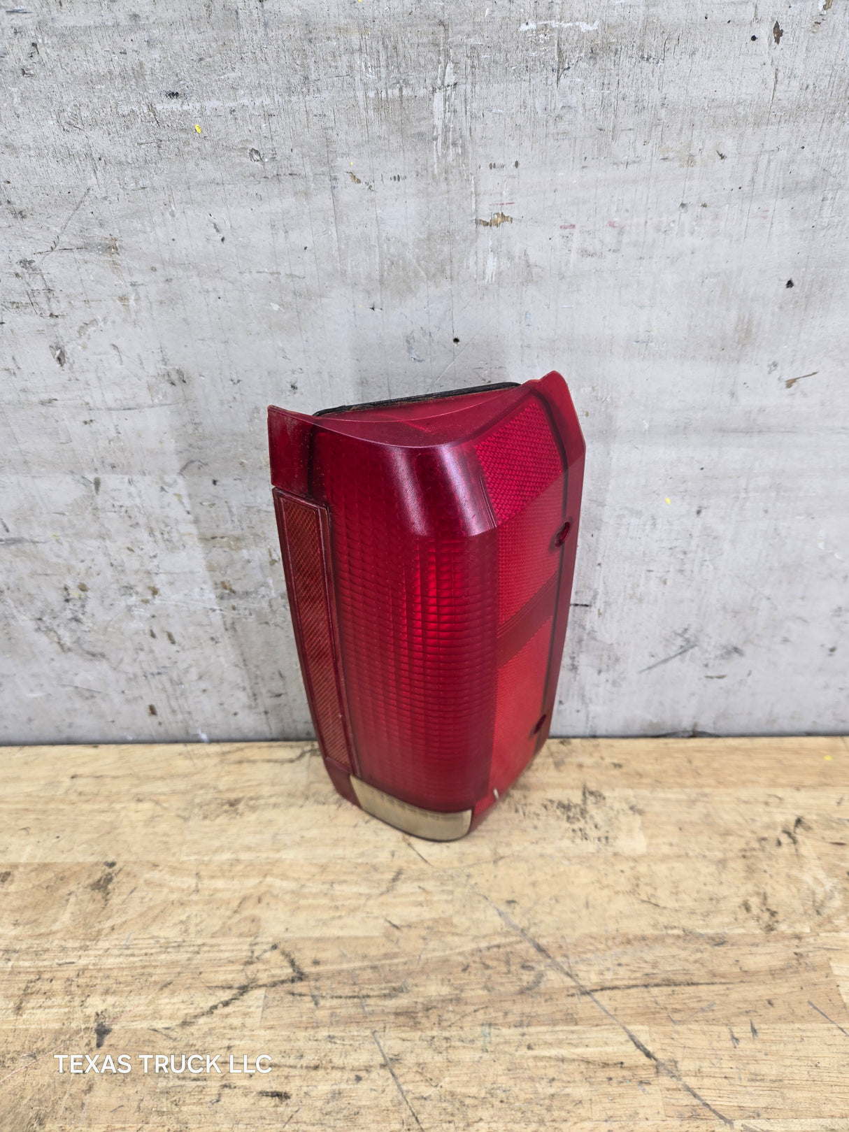 1987-1989 Ford Passenger Side Tail Light F150 F250
