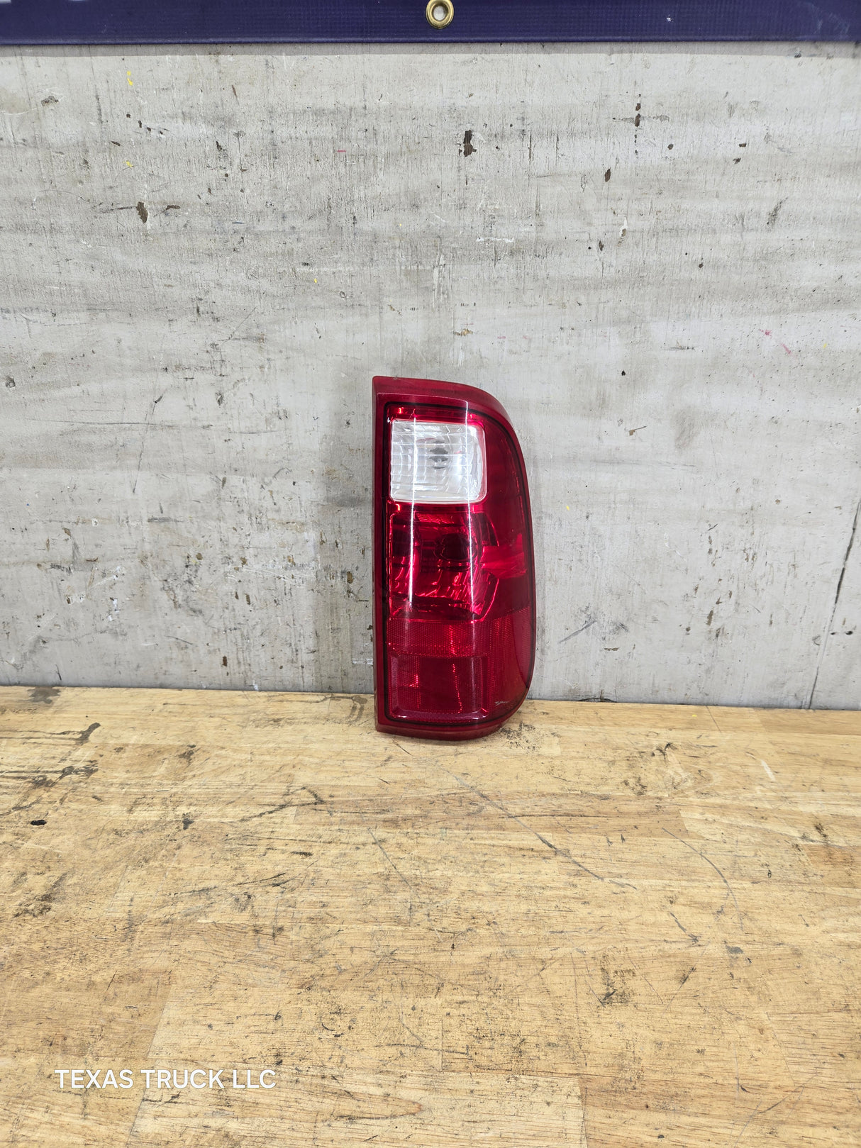 2008-2016 Ford Super Duty Passenger Side Tail Light F250 F350 F450 F550