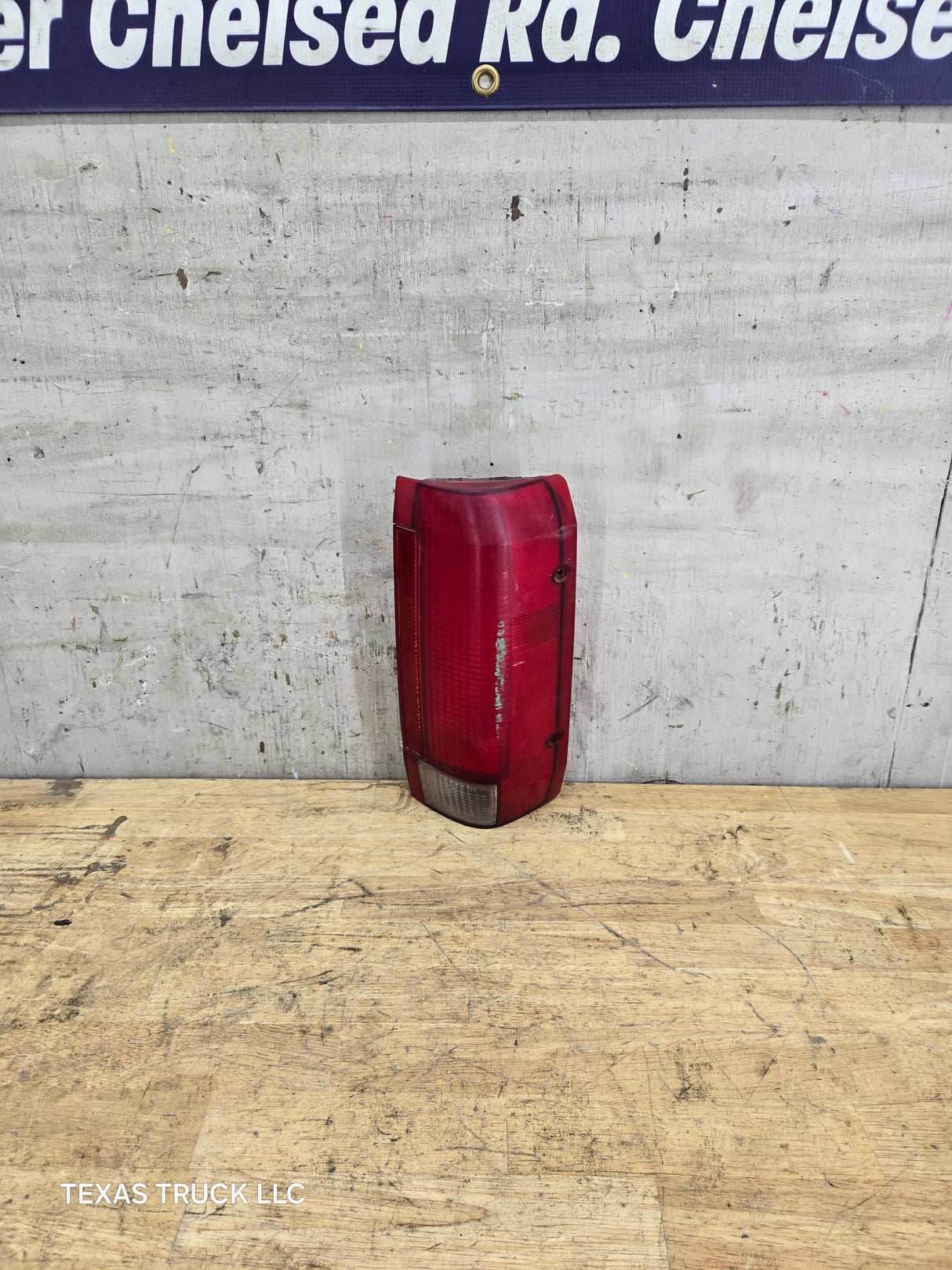 1987-1989 Ford Passenger Side Tail Light F150 F250