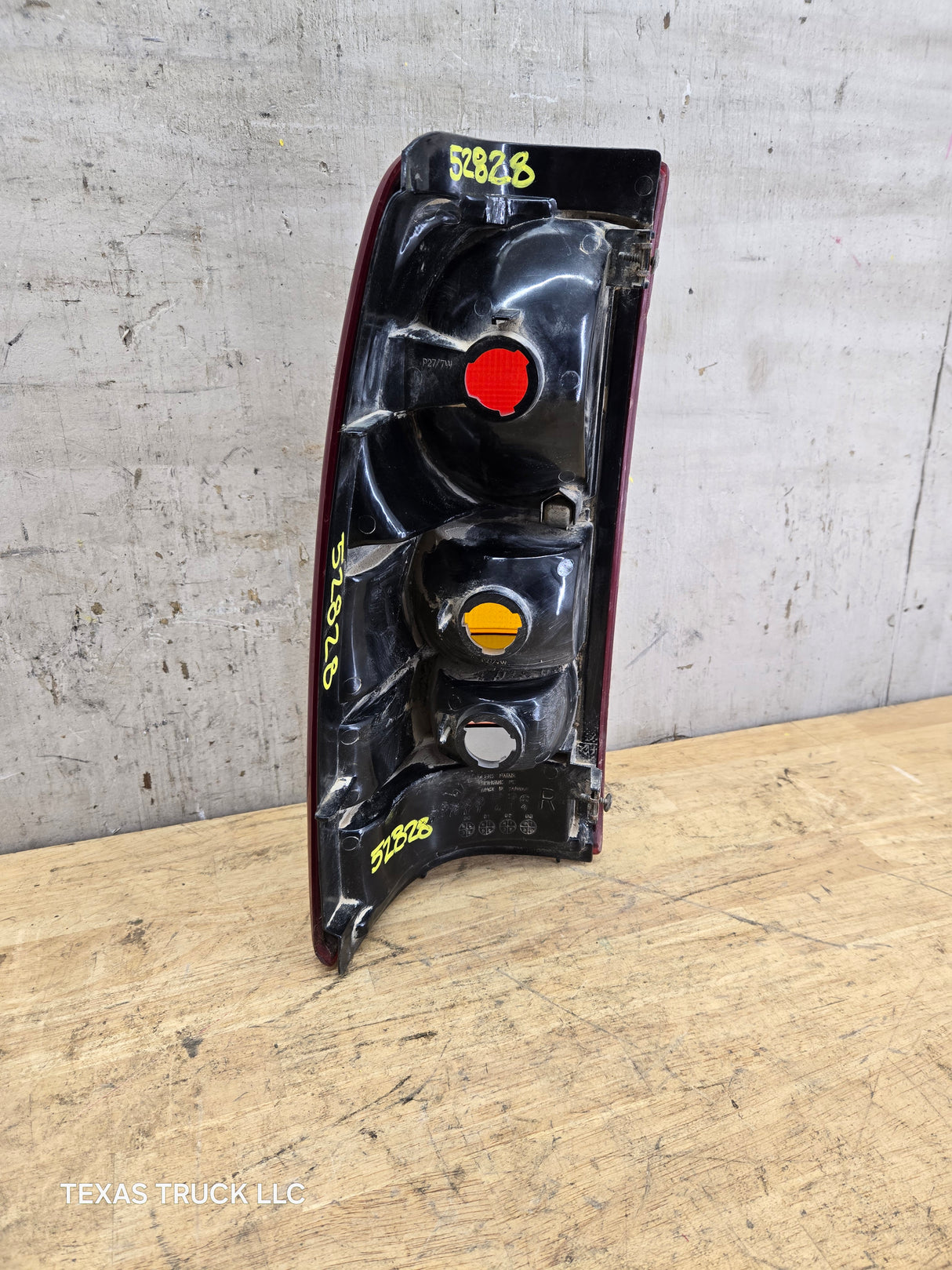 1999–2007 Chevrolet Silverado/GMC Sierra Passenger Side Tail Light