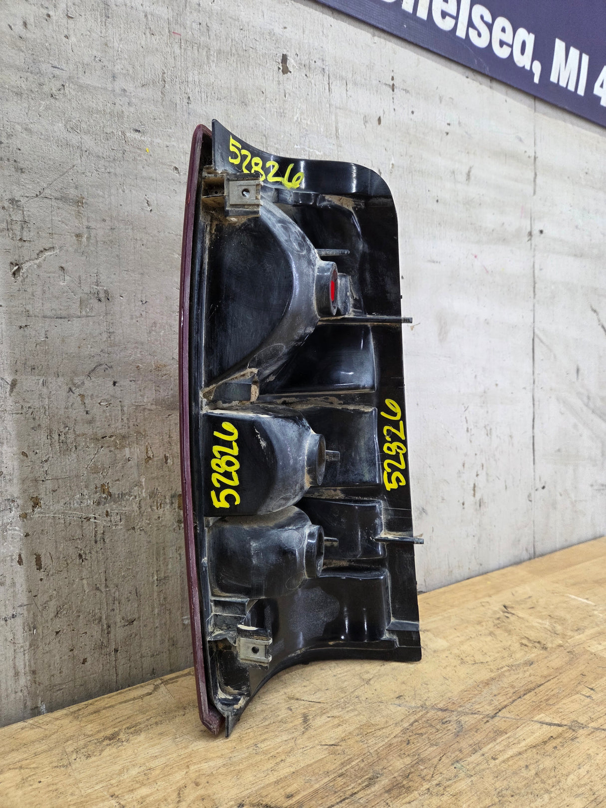 1999–2007 Chevrolet Silverado/GMC Sierra Driver Side Tail Light