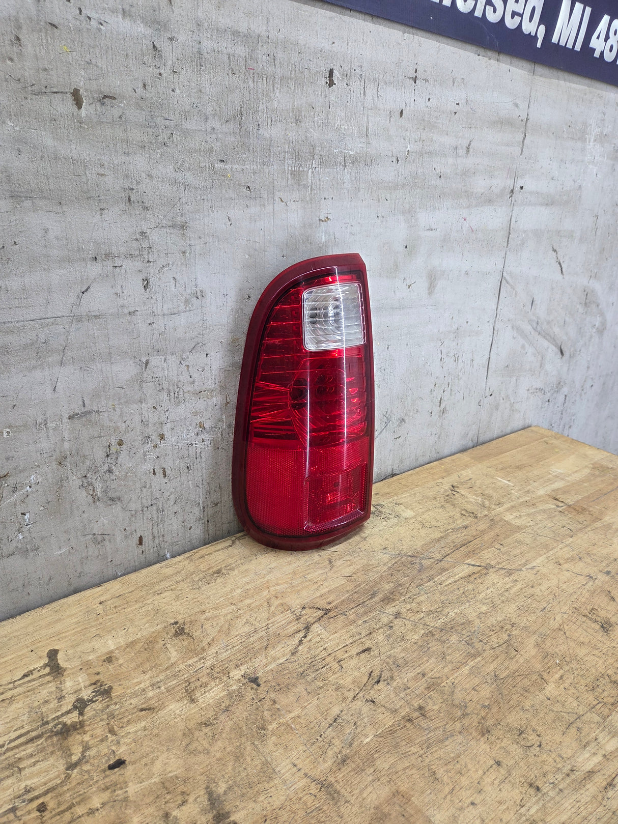 2008-2016 Ford Super Duty Driver Side Tail Light F250 F350 F450 F550