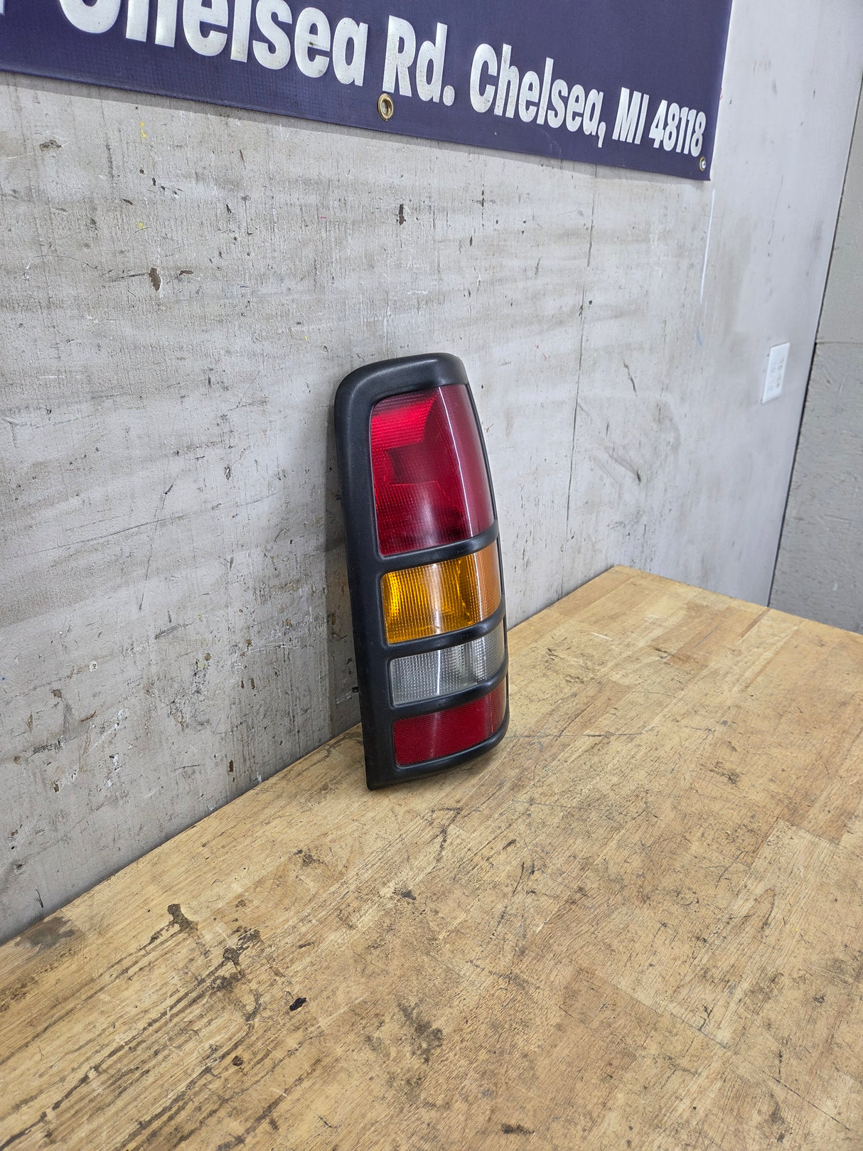 2001–2003 Chevrolet Silverado/GMC 3500 Dually Driver Side Tail Light