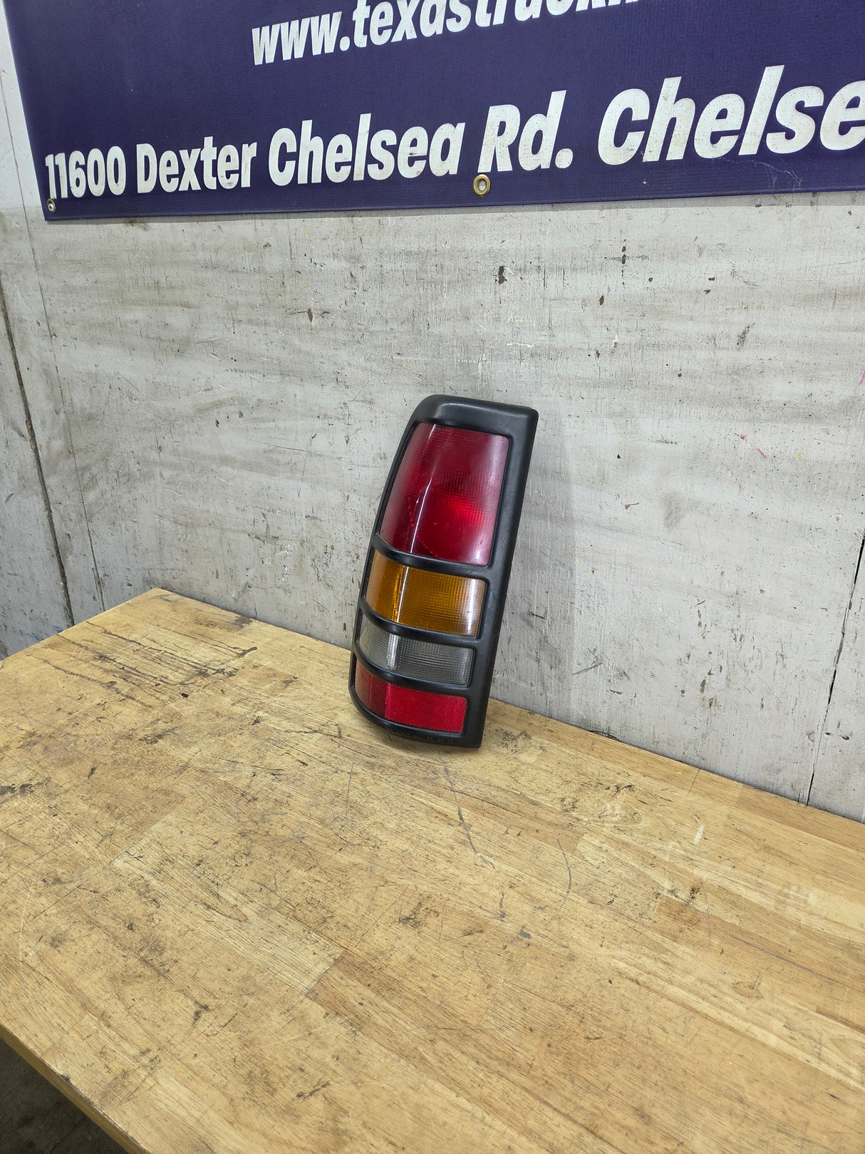 2001–2003 Chevrolet Silverado/GMC 3500 Dually Driver Side Tail Light