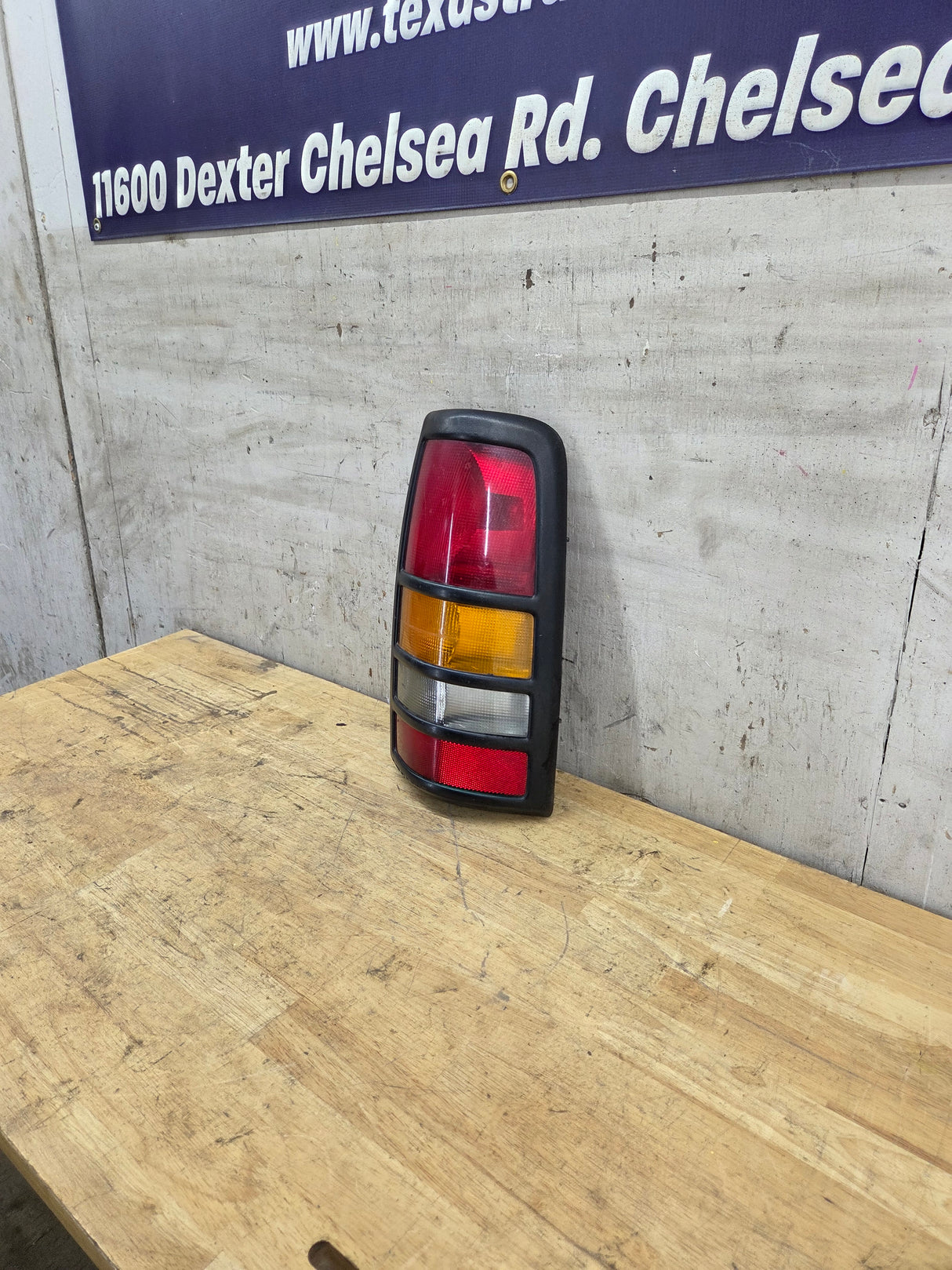 2001–2003 Chevrolet Silverado/GMC 3500 Dually Passenger Side Tail Light
