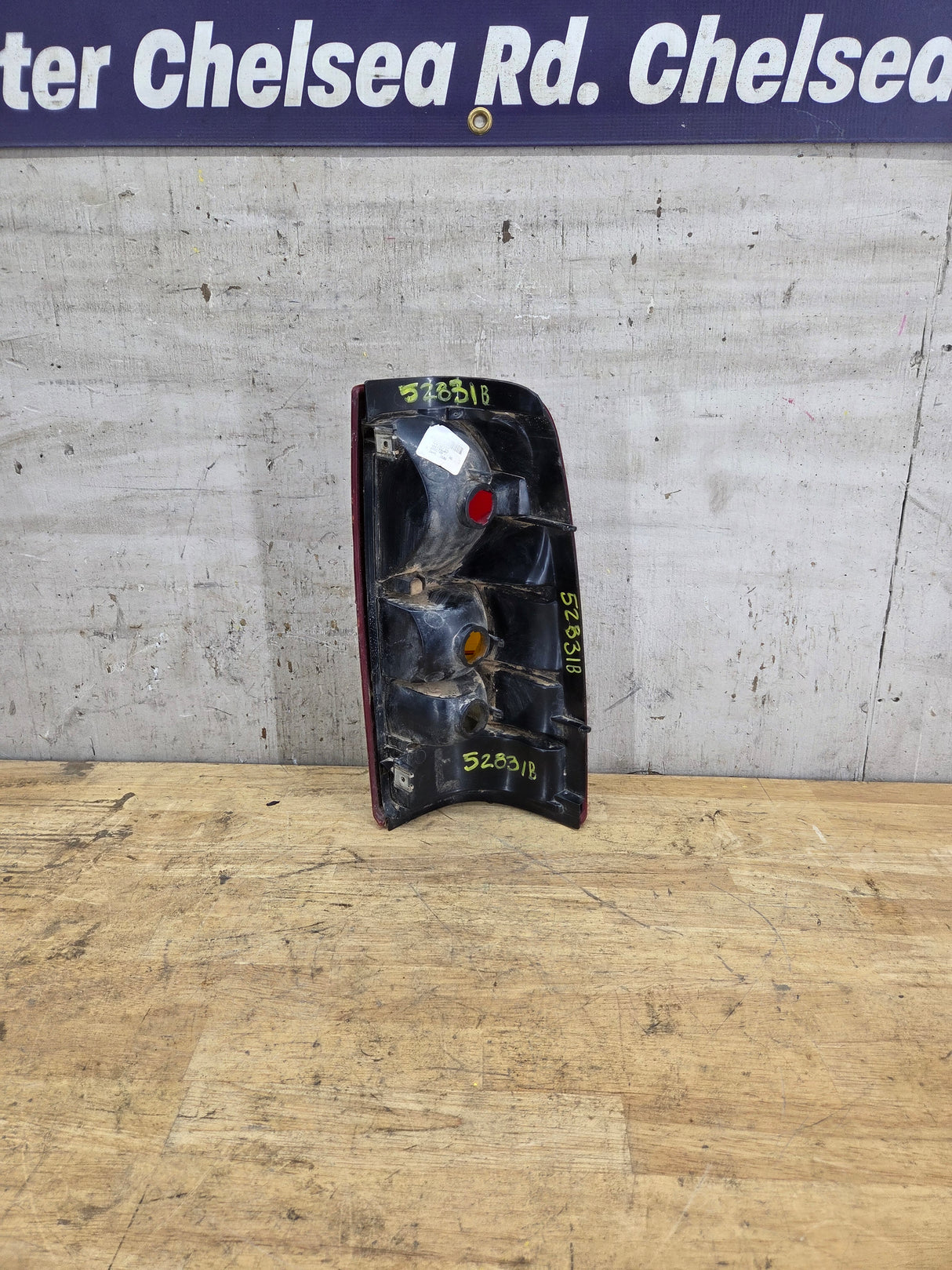 1999–2007 Chevrolet Silverado/GMC Sierra Driver Side Tail Light