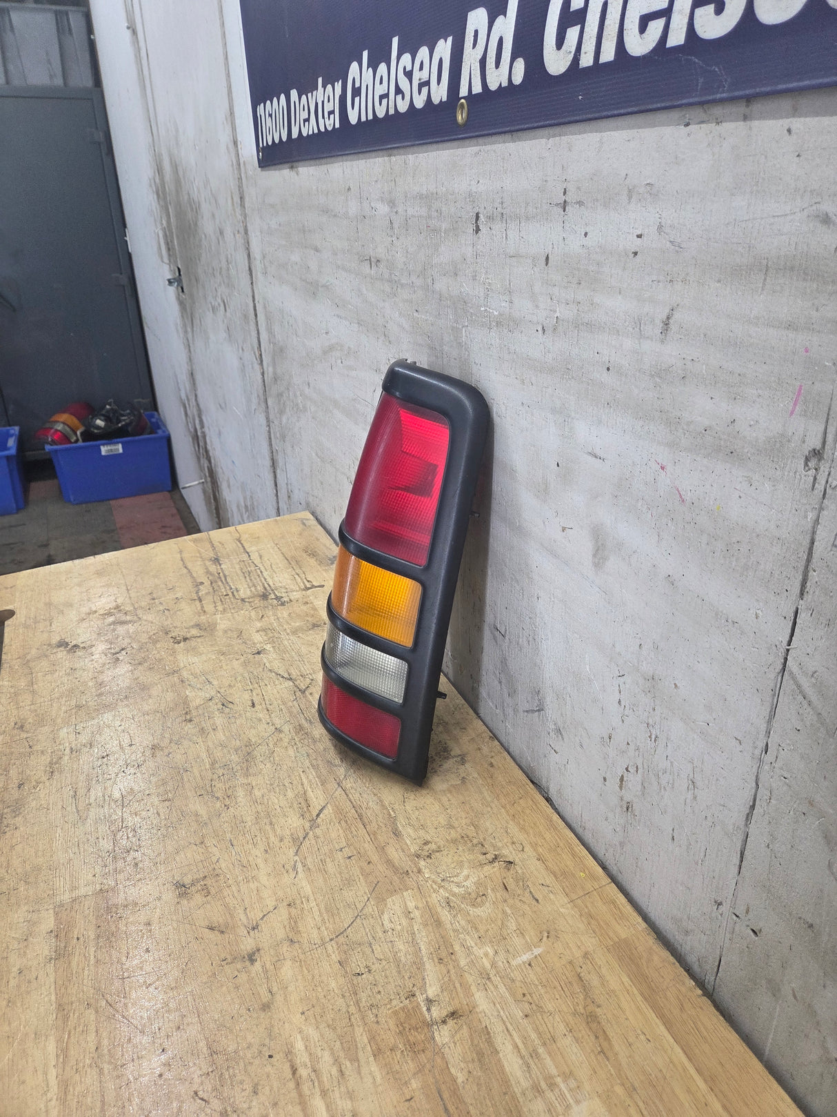 2001–2003 Chevrolet Silverado/GMC 3500 Dually Passenger Side Tail Light