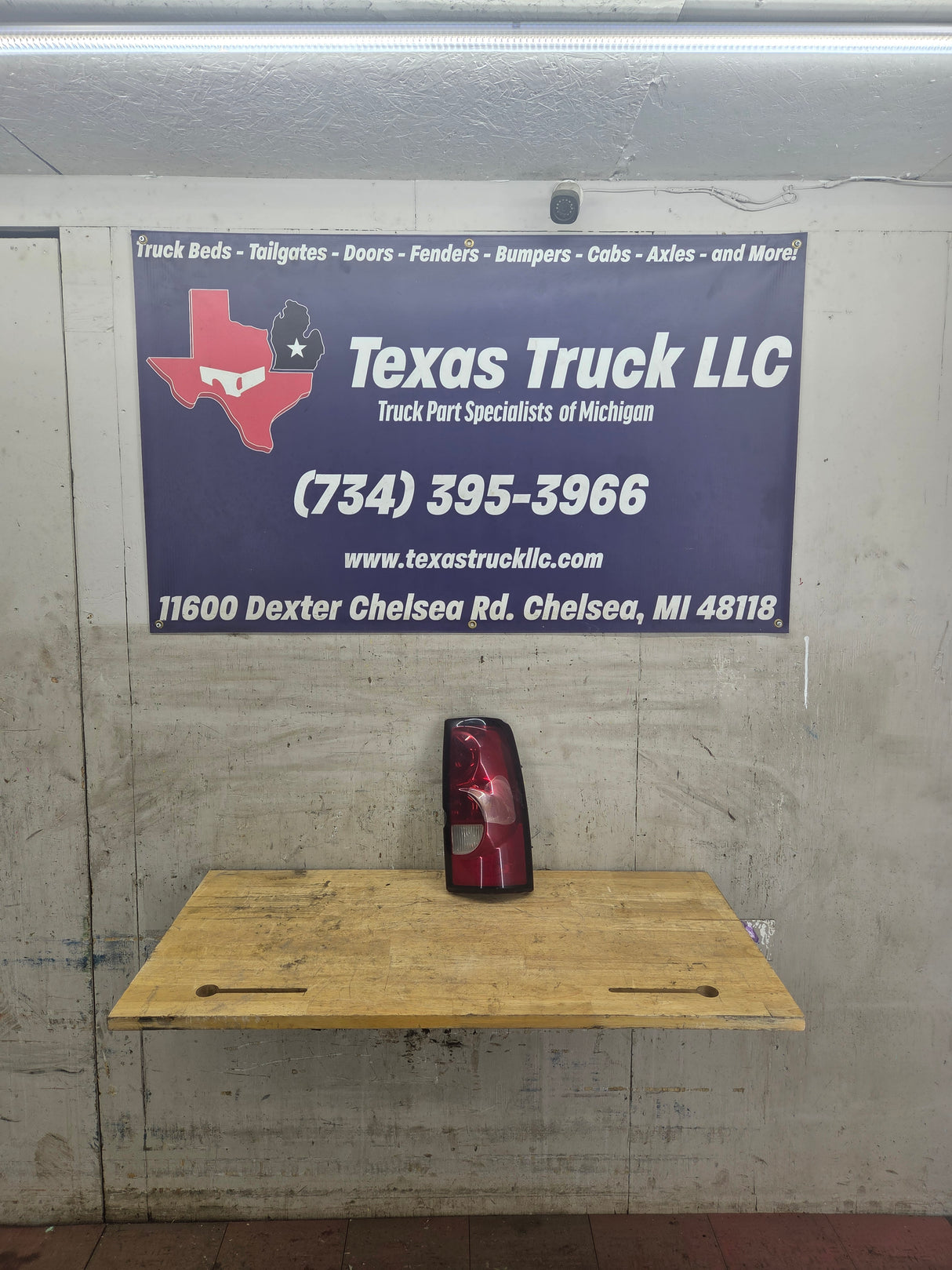 2003-2007 Chevrolet Silverado 1500 2500 3500 HD Passenger Side Tail Light