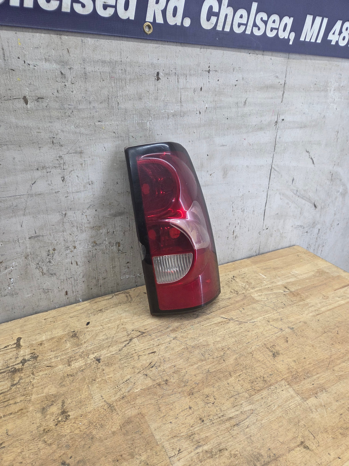 2003-2007 Chevrolet Silverado 1500 2500 3500 HD Passenger Side Tail Light