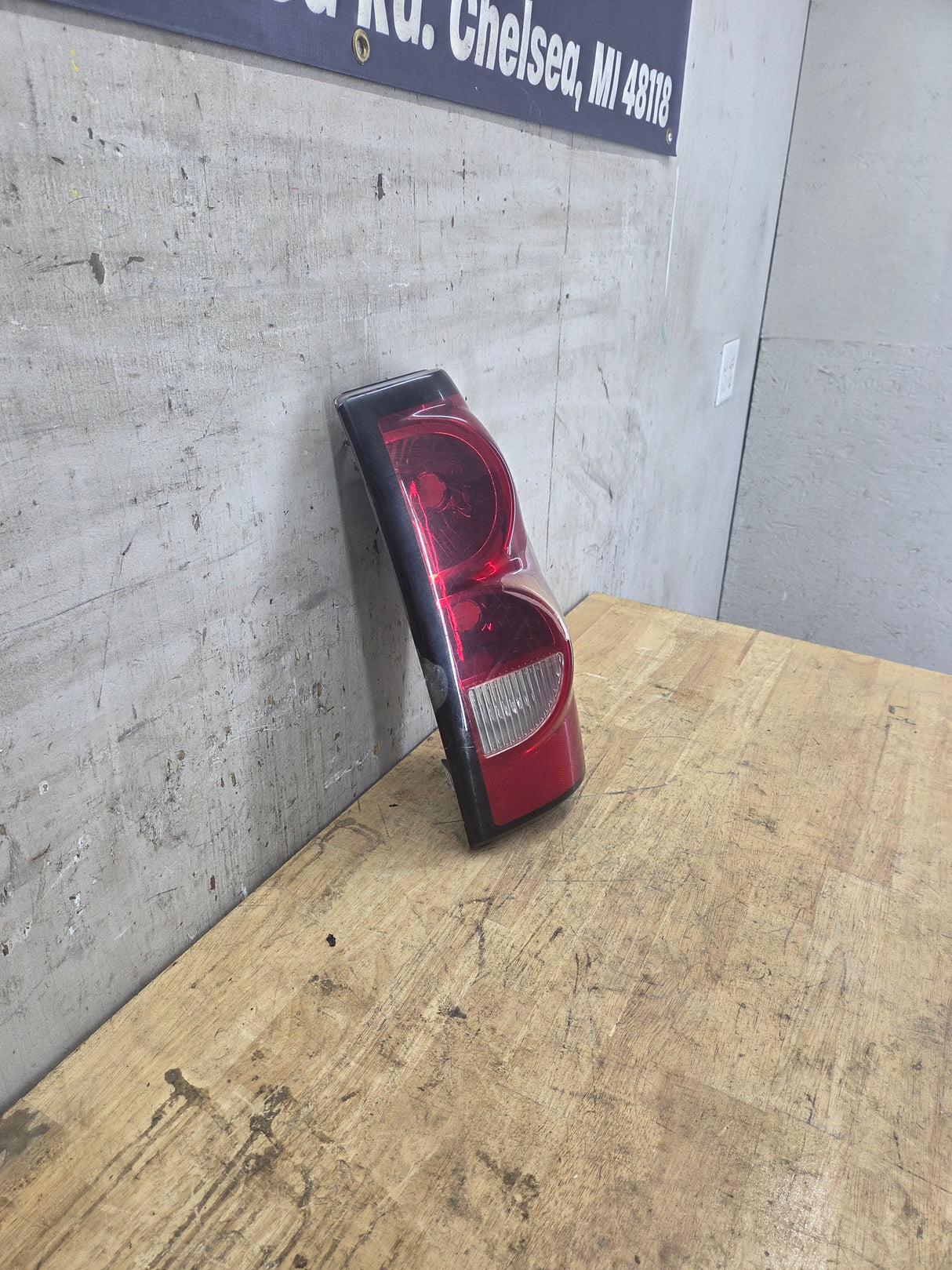 2003-2007 Chevrolet Silverado 1500 2500 3500 HD Passenger Side Tail Light