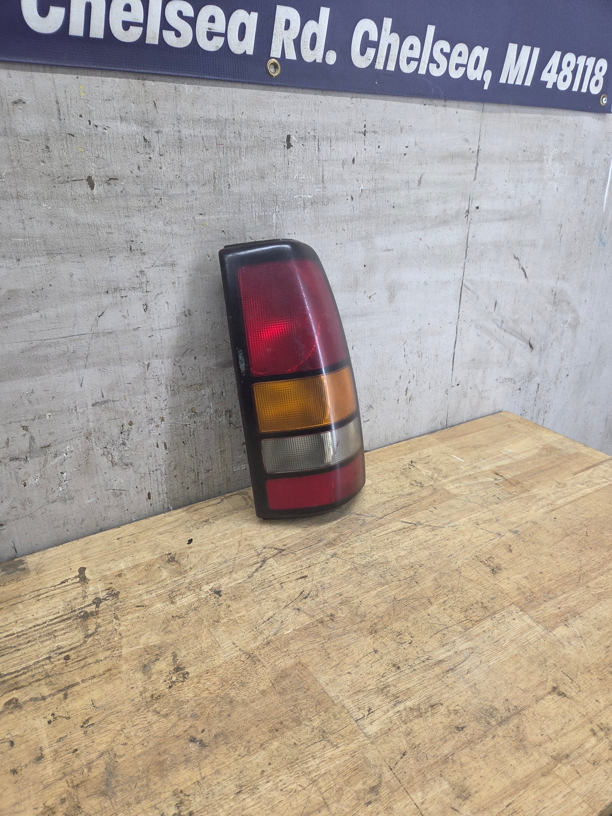 1999–2007 Chevrolet Silverado/GMC Sierra Passenger Side Tail Light