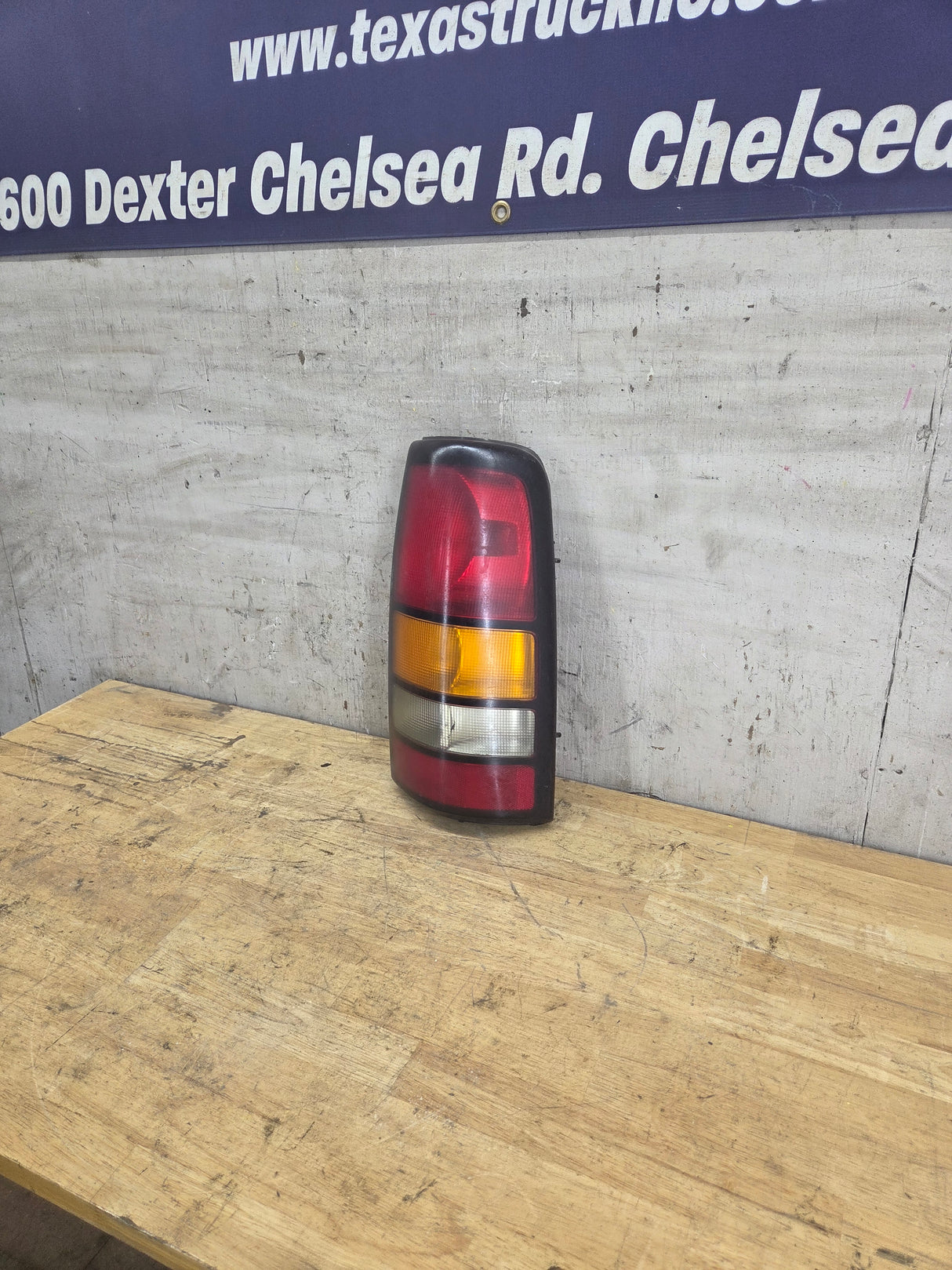 1999–2007 Chevrolet Silverado/GMC Sierra Passenger Side Tail Light