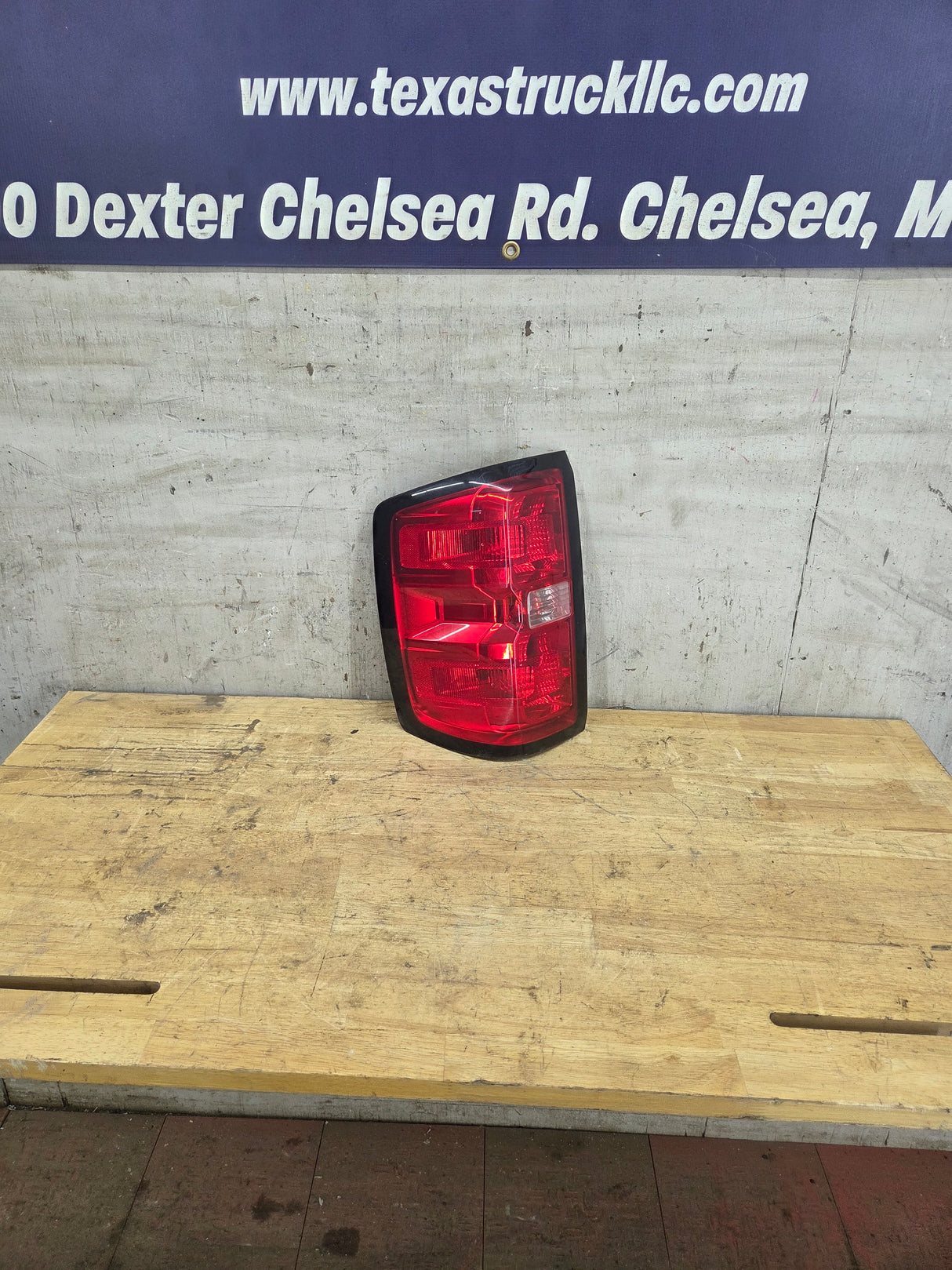 2014-2019 Chevy Silverado Driver Side Halogen Tail Light 84019503