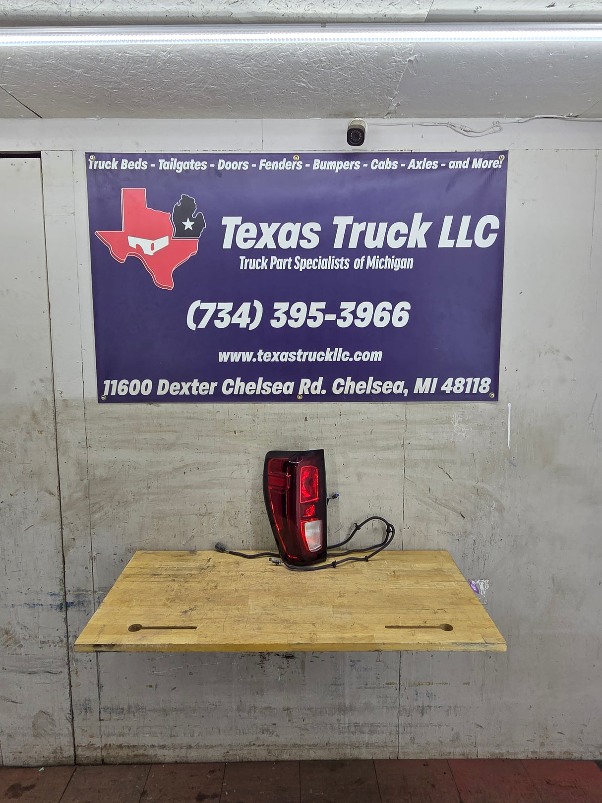 2019-2026 GMC Sierra Driver Side Halogen Tail Light 85115887