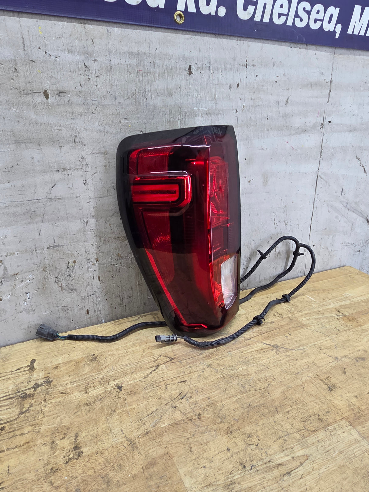 2019-2026 GMC Sierra Driver Side Halogen Tail Light 85115887