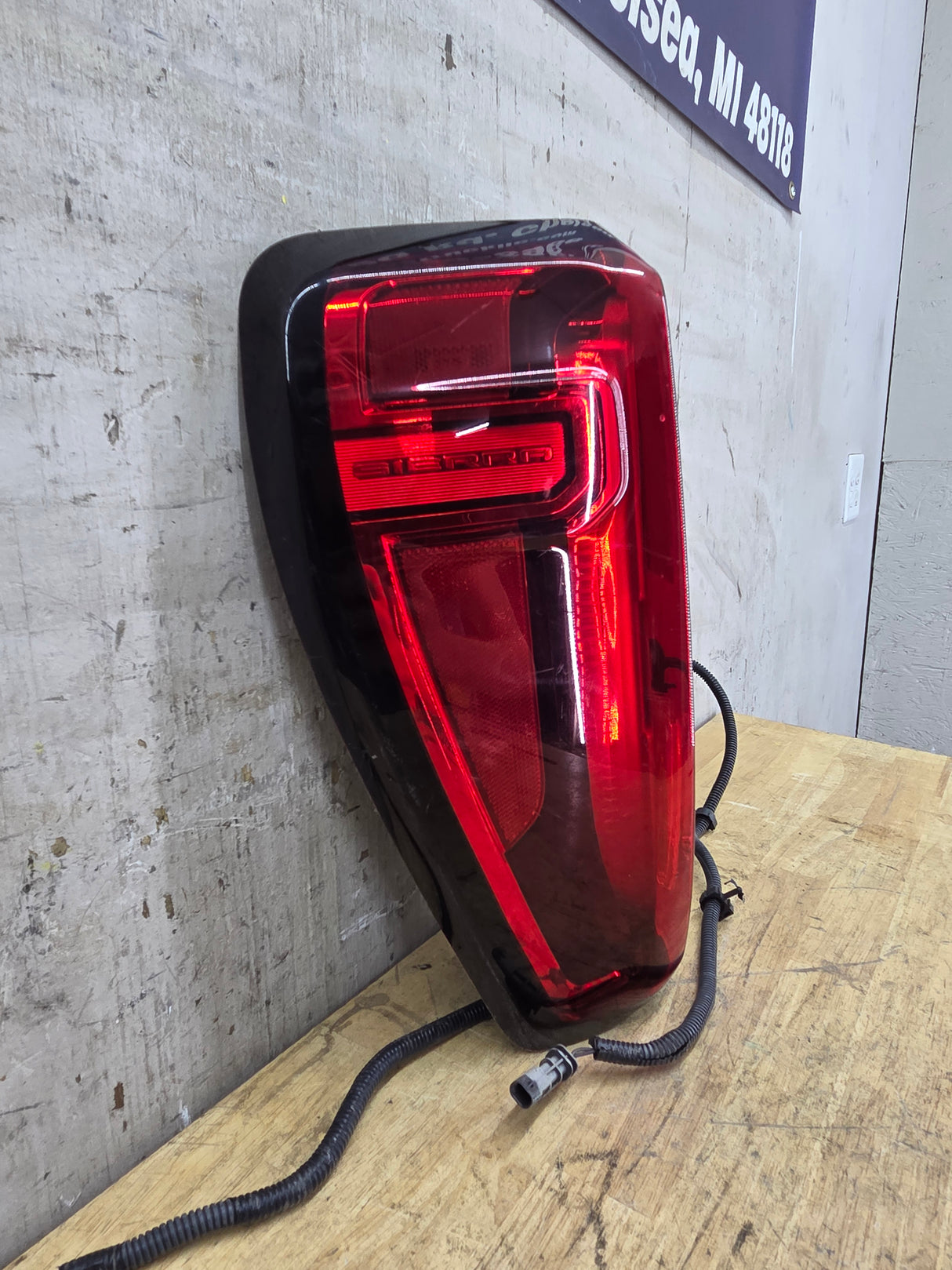 2019-2026 GMC Sierra Driver Side Halogen Tail Light 85115887