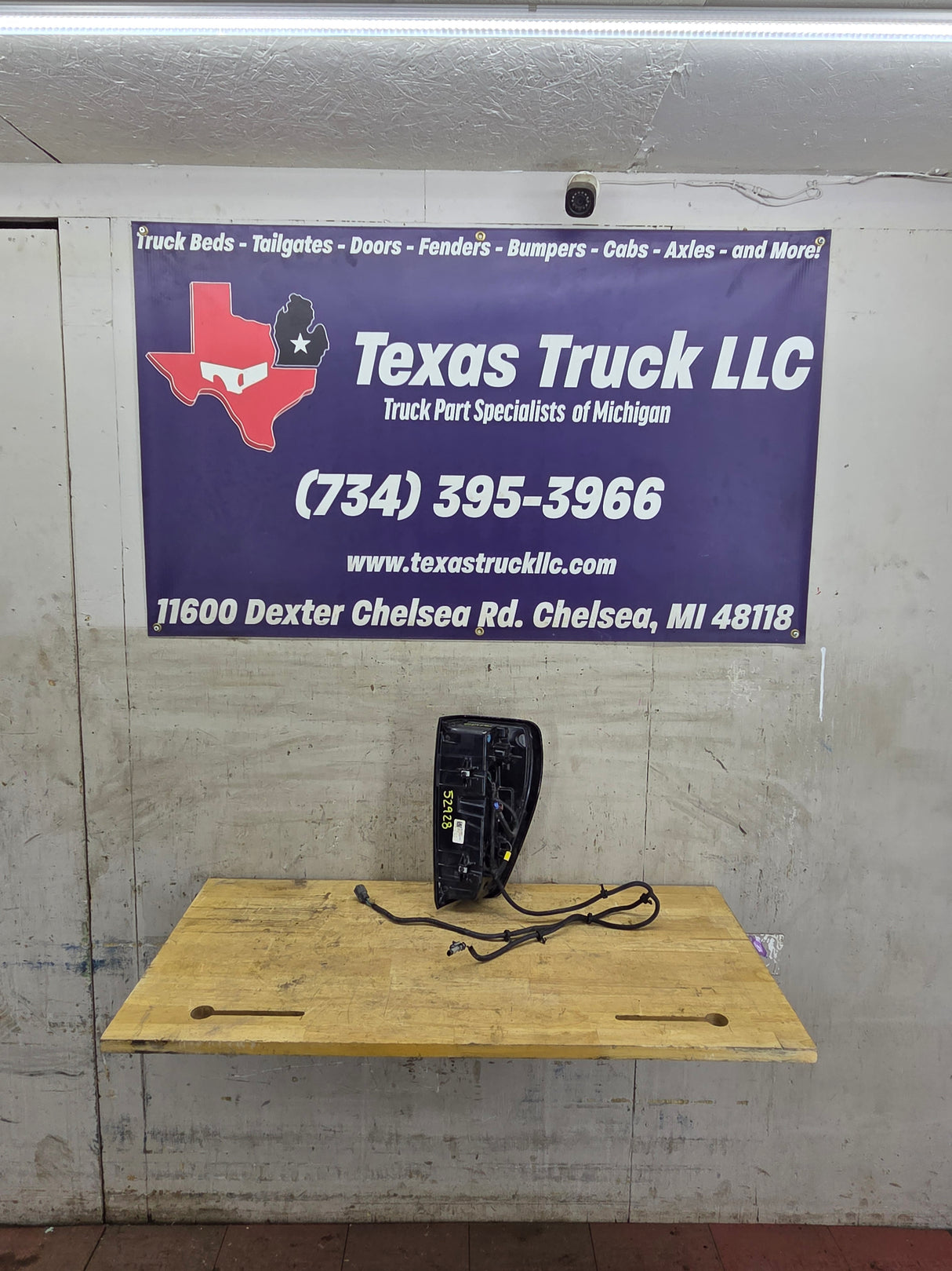 2019-2026 GMC Sierra Driver Side Halogen Tail Light 85115887