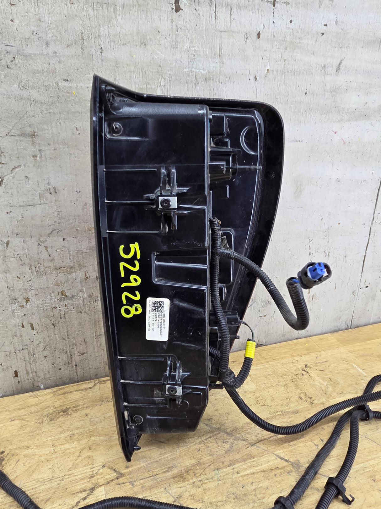 2019-2026 GMC Sierra Driver Side Halogen Tail Light 85115887