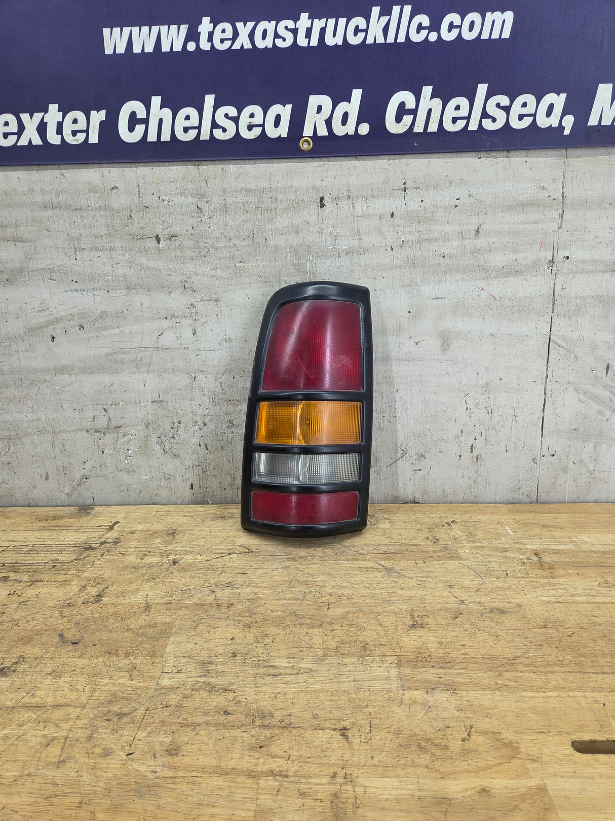2001–2003 Chevrolet Silverado/GMC 3500 Dually Driver Side Tail Light