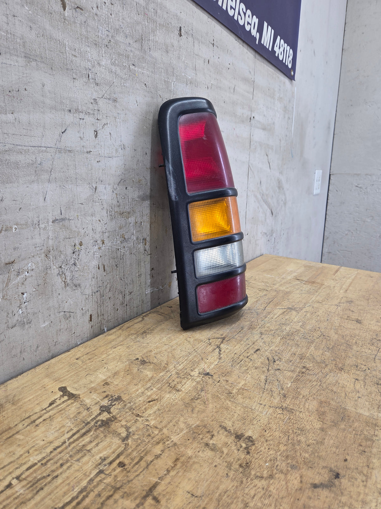 2001–2003 Chevrolet Silverado/GMC 3500 Dually Driver Side Tail Light