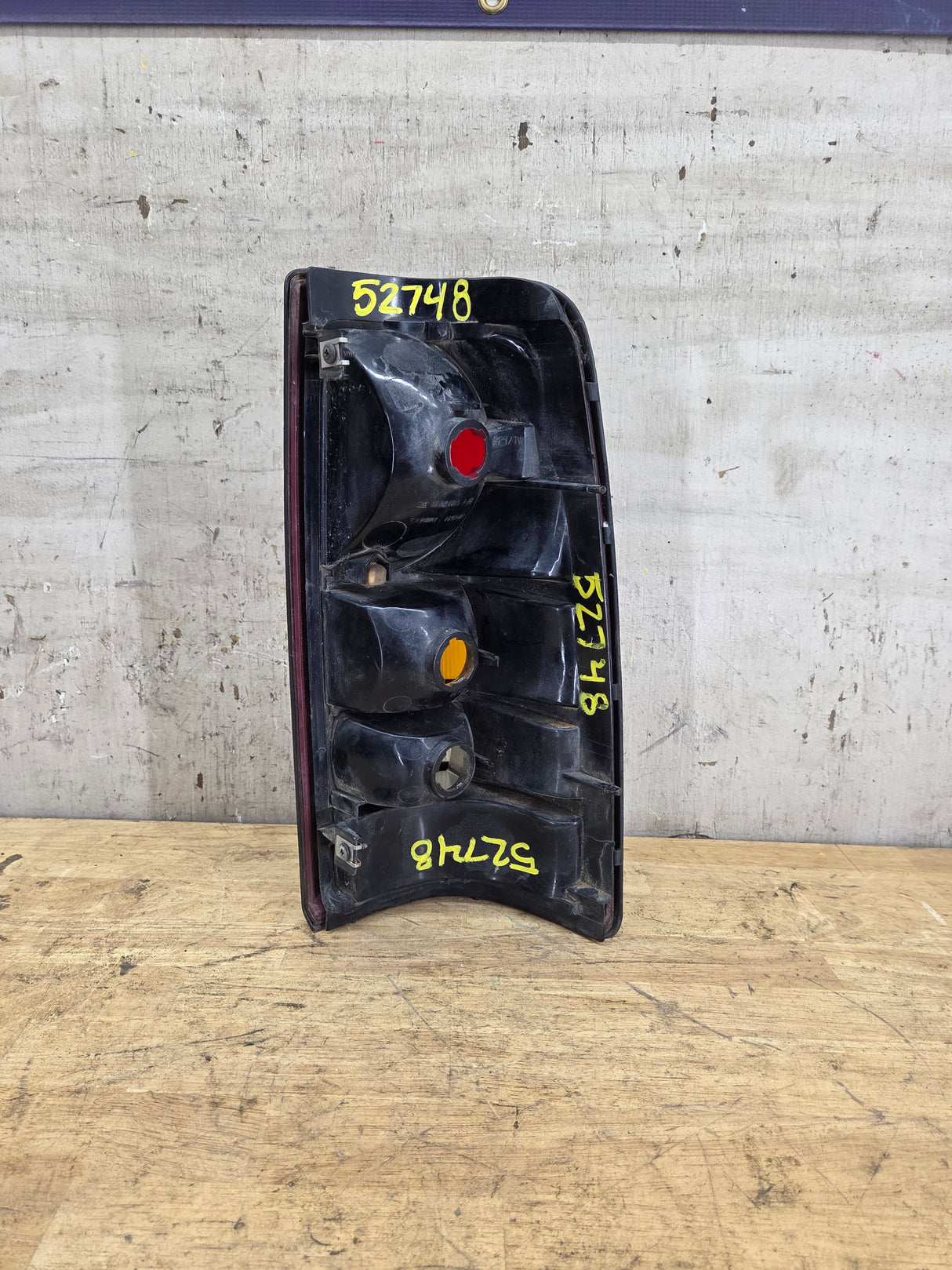 2001–2003 Chevrolet Silverado/GMC 3500 Dually Driver Side Tail Light