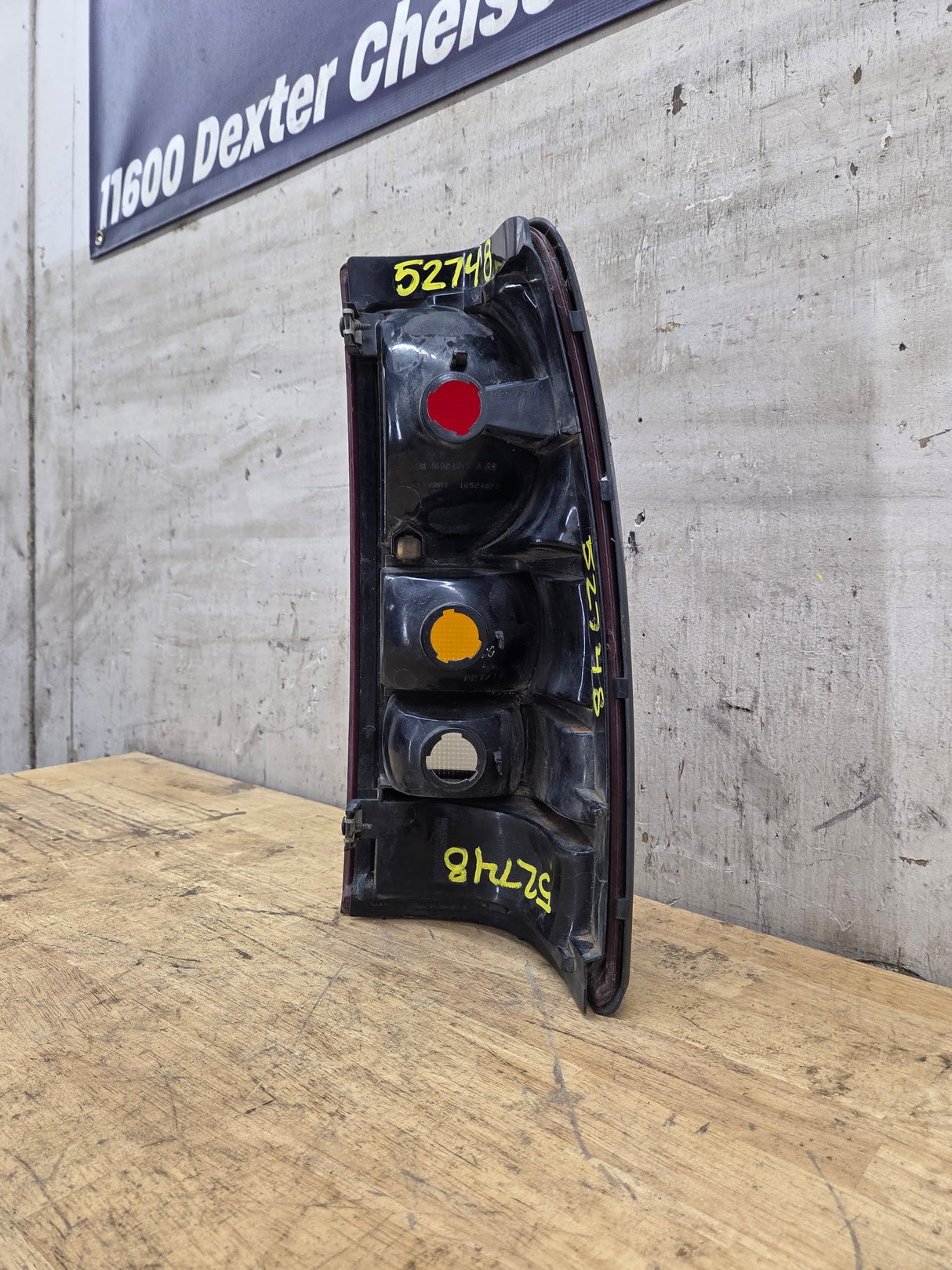 2001–2003 Chevrolet Silverado/GMC 3500 Dually Driver Side Tail Light